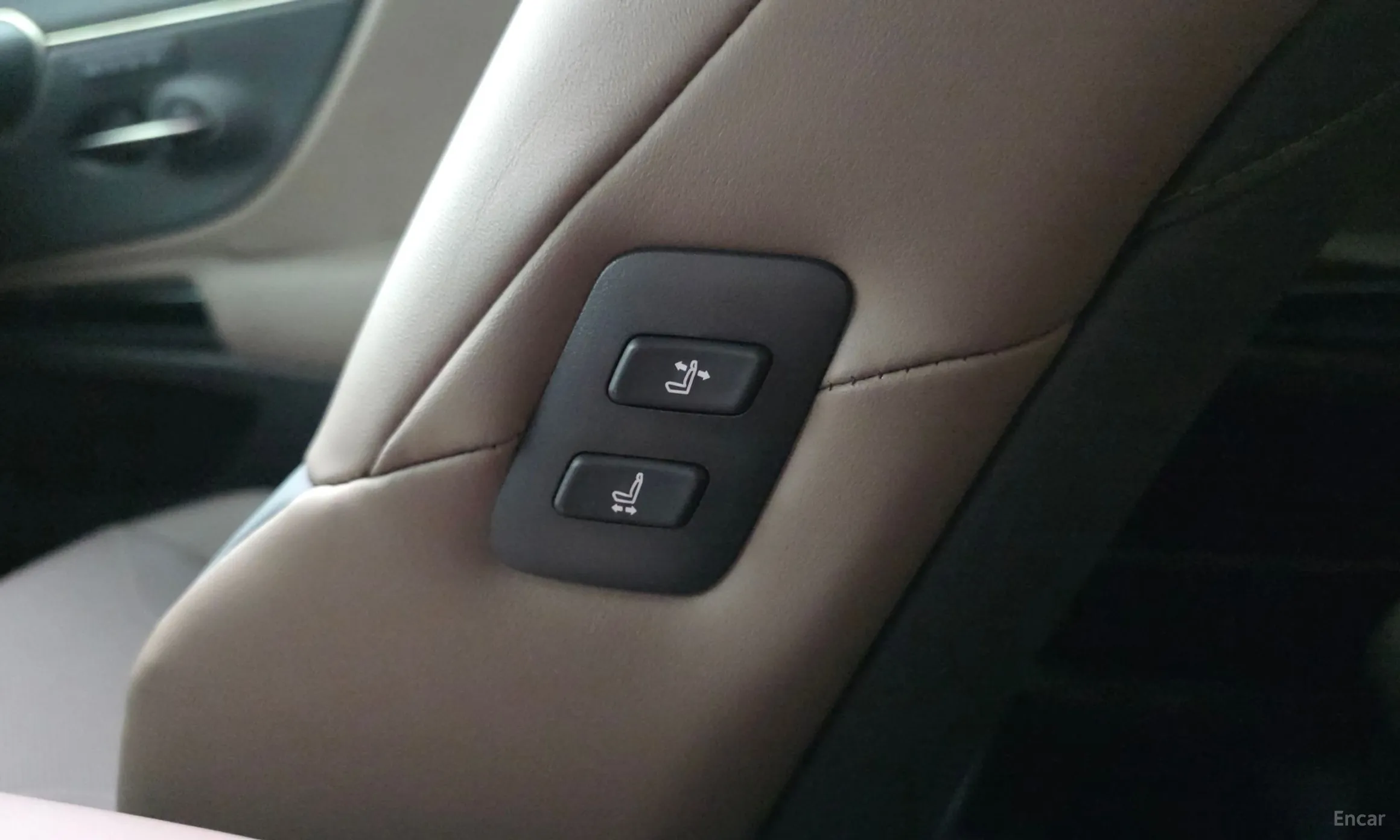 Lexus ES300h 7th Generation превью 20
