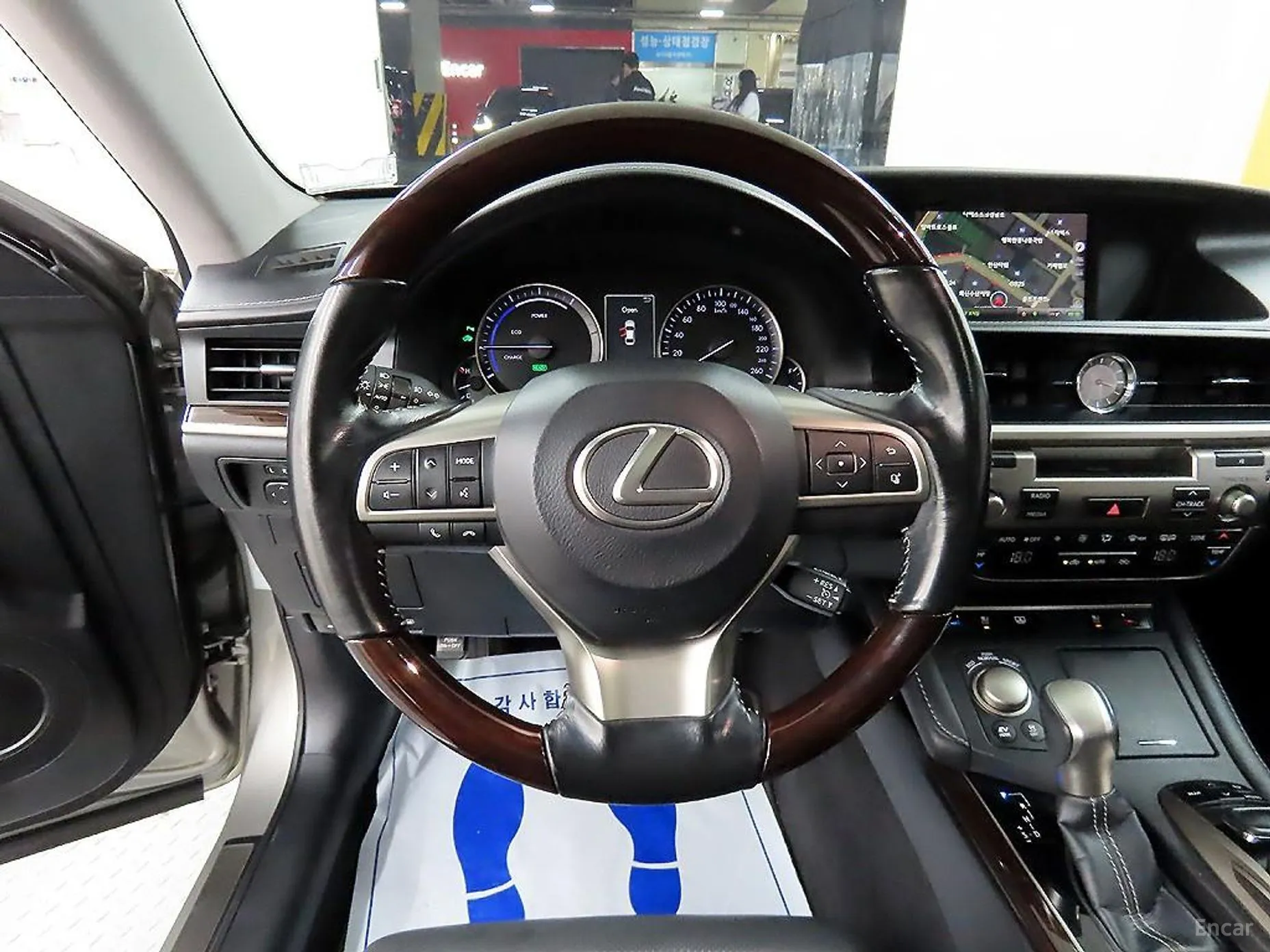 Lexus New ES300h превью 10