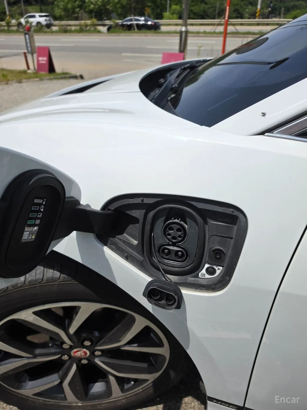 Jaguar I-PACE превью 19