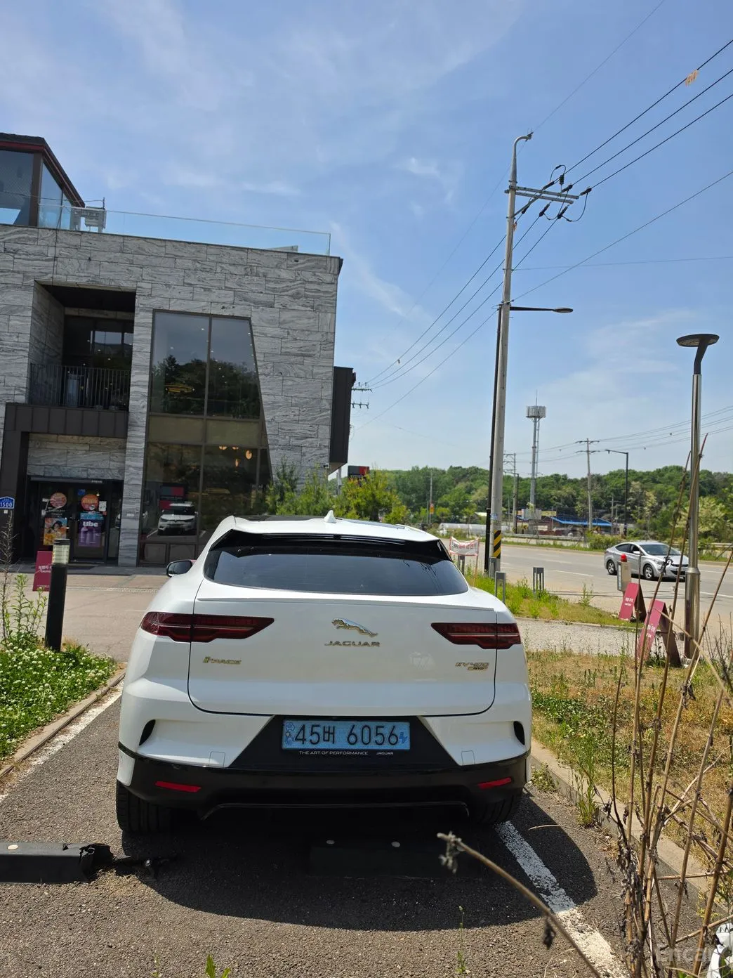 Jaguar I-PACE превью 3