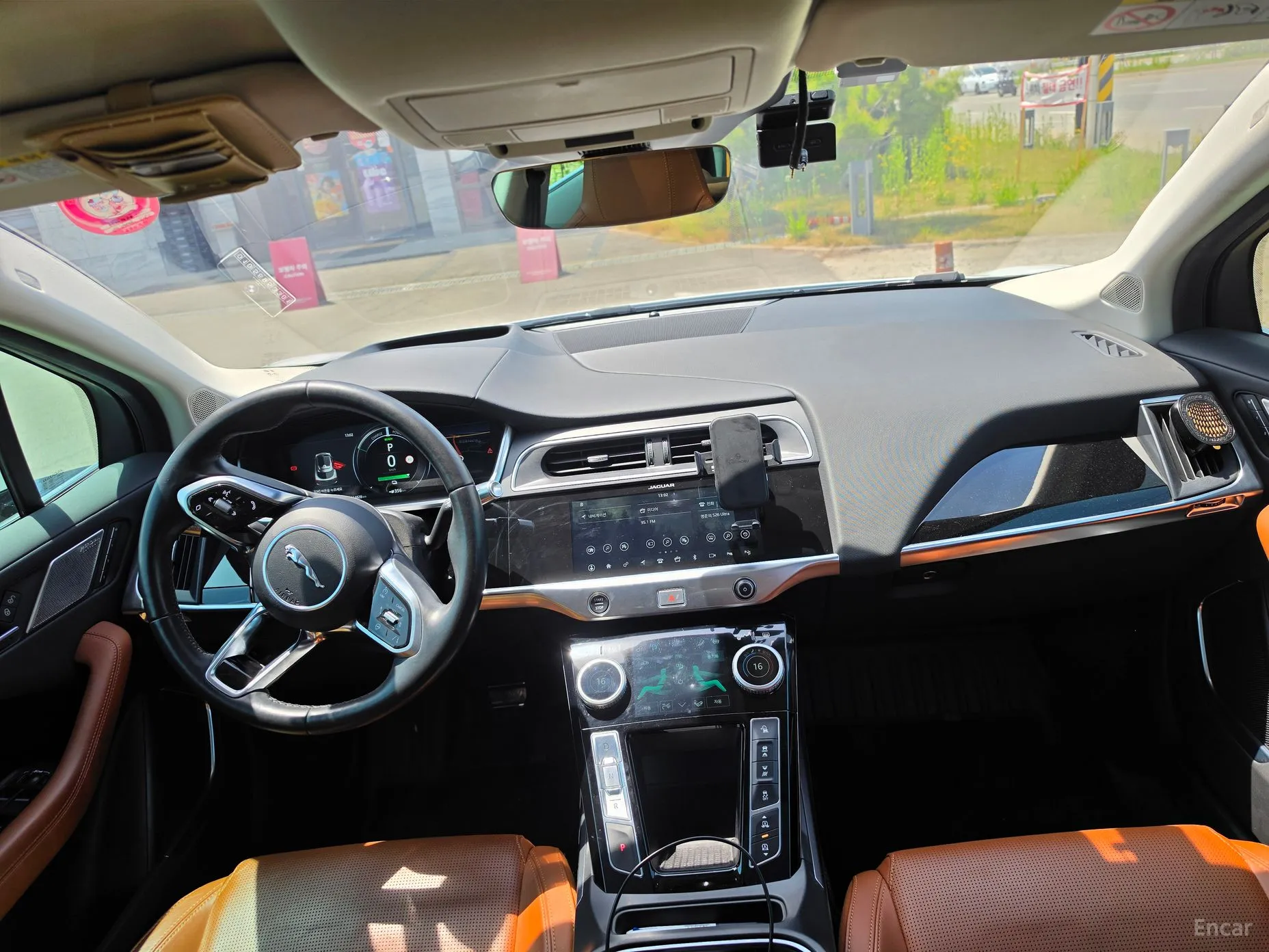 Jaguar I-PACE превью 9