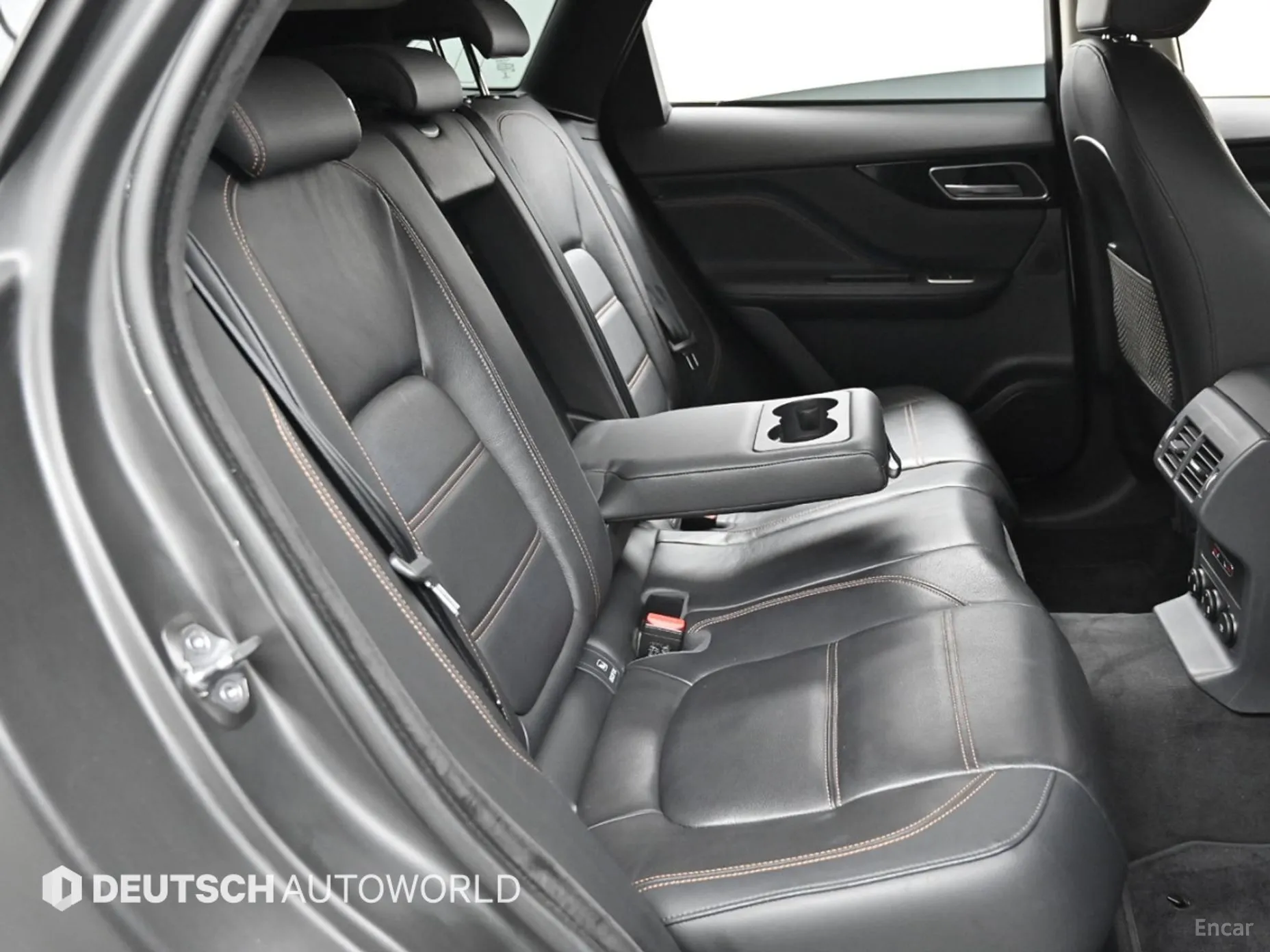 Jaguar F-PACE превью 12