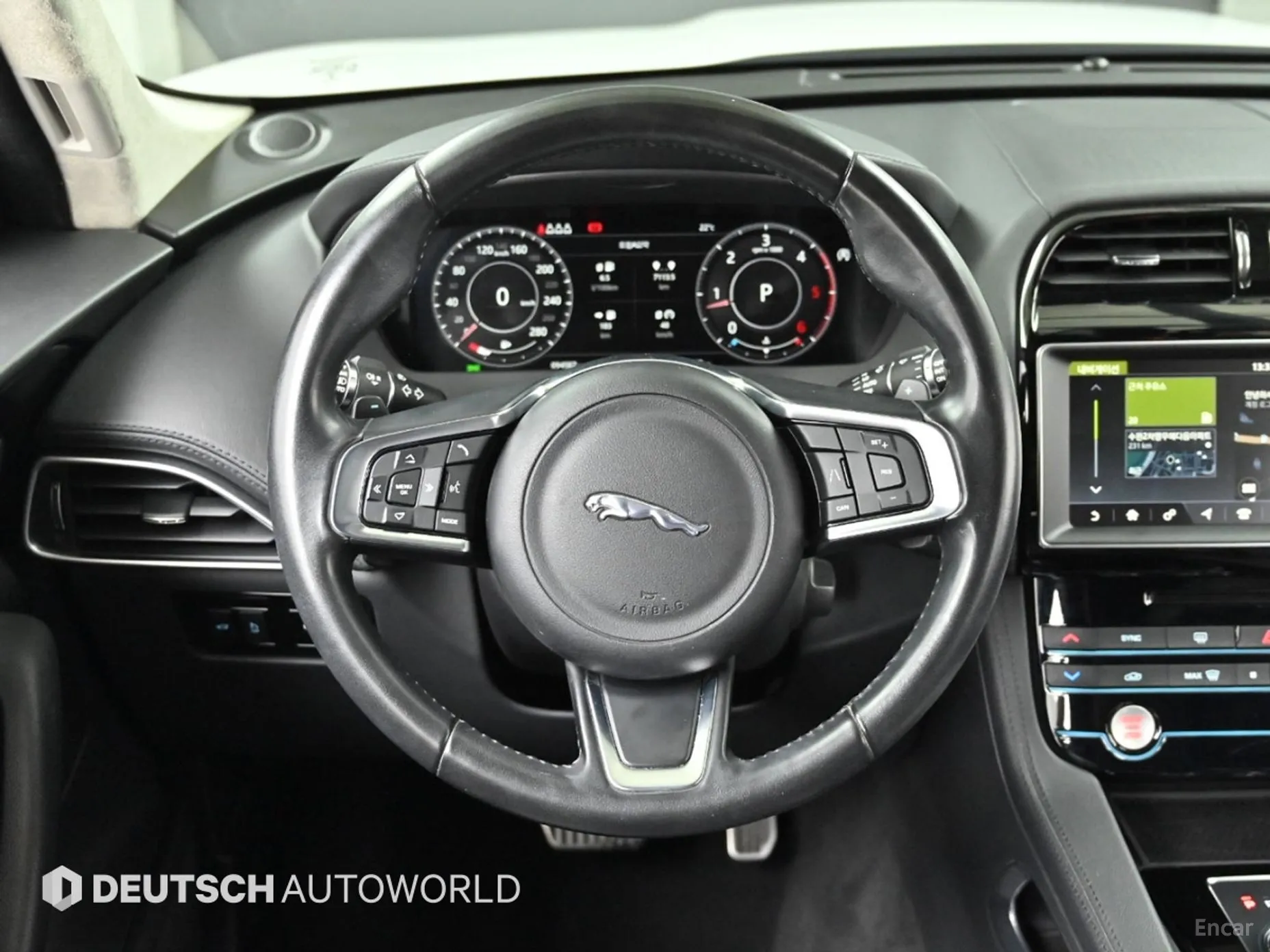 Jaguar F-PACE превью 13