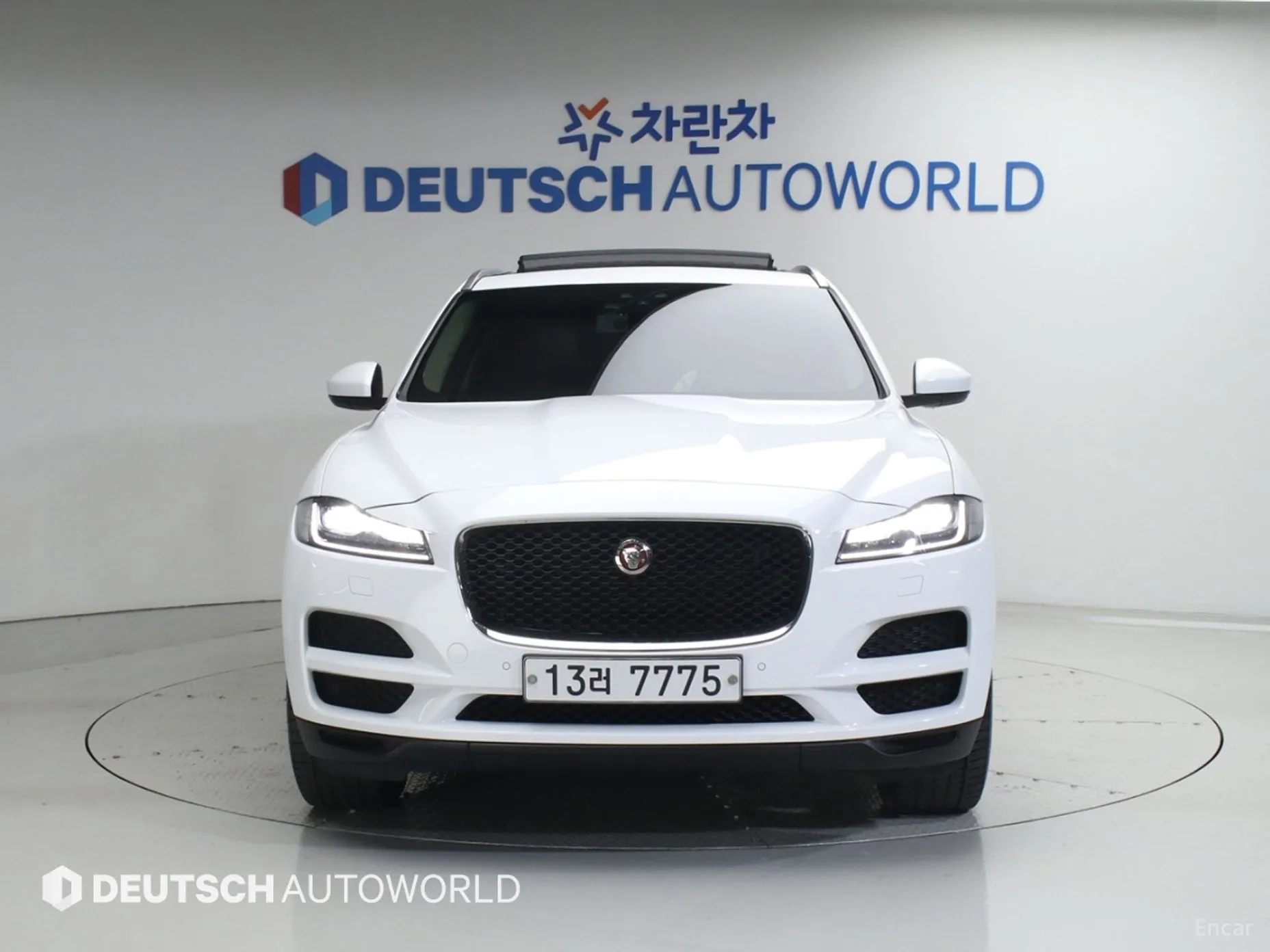 Jaguar F-PACE превью 3