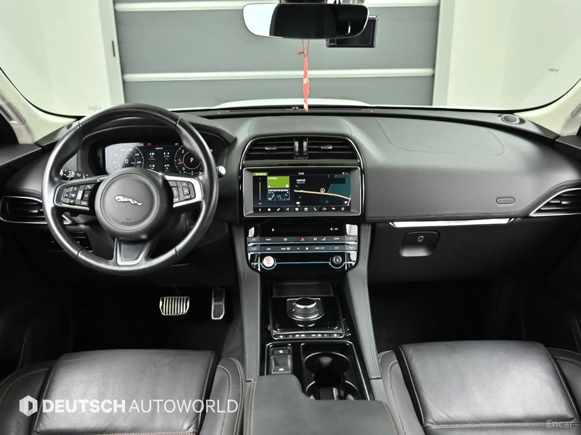 Jaguar F-PACE превью 7