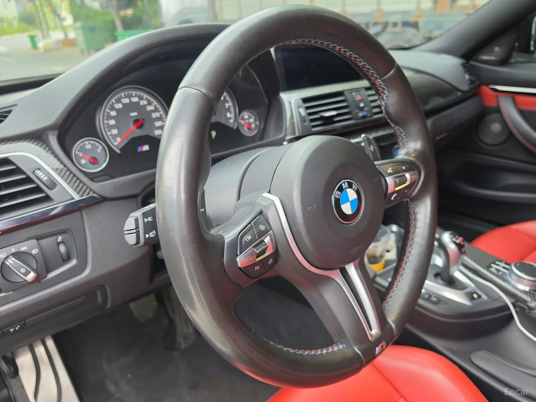 BMW M4 (F82) превью 10