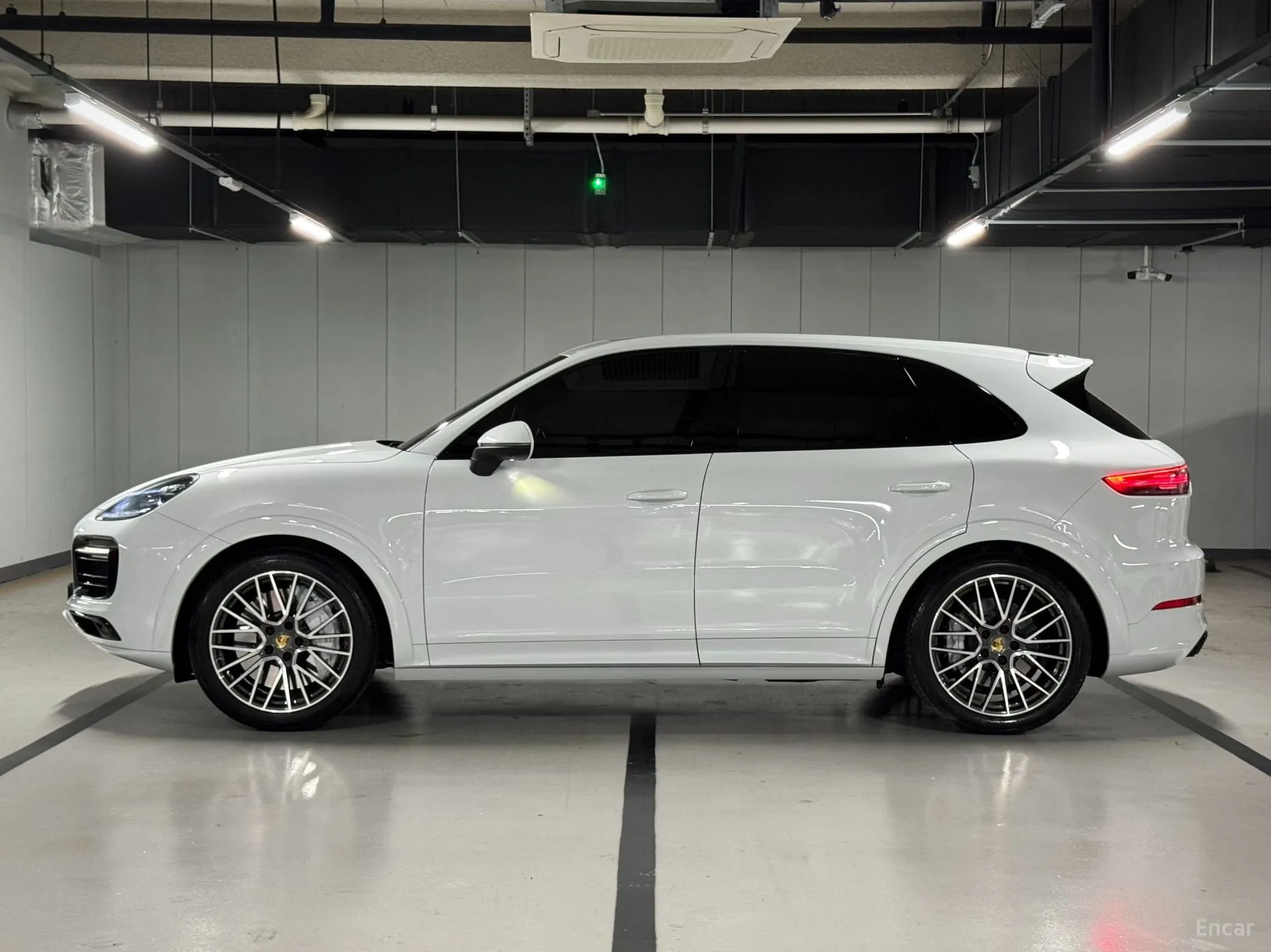 Porsche Cayenne (PO536) превью 20