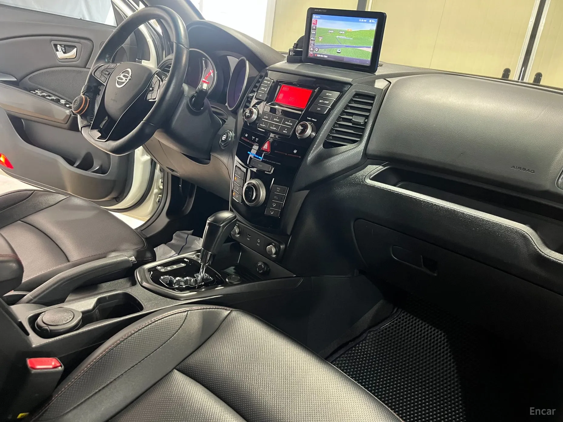 KG Mobility (SsangYong) Tivoli Air превью 12