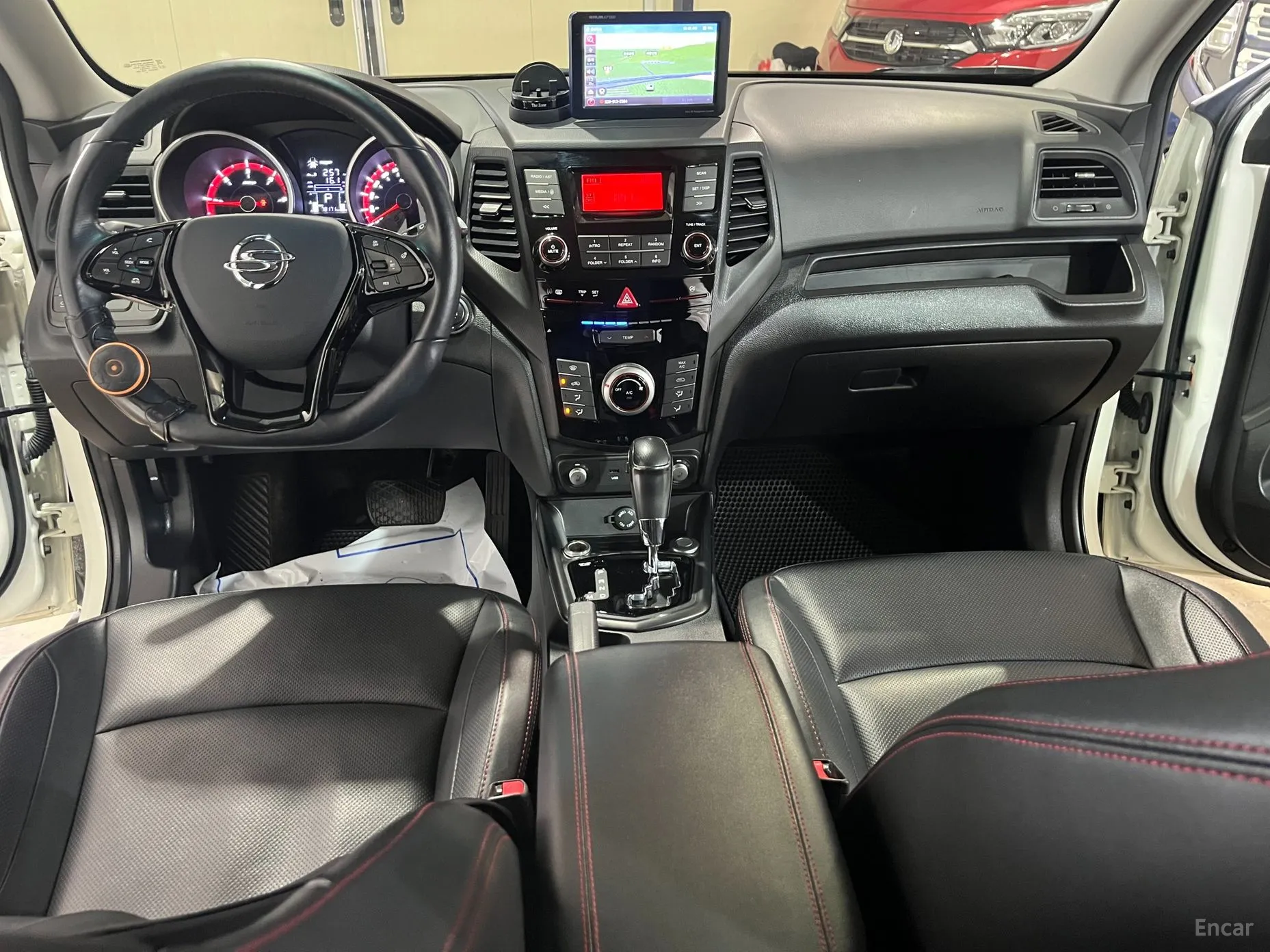 KG Mobility (SsangYong) Tivoli Air превью 13