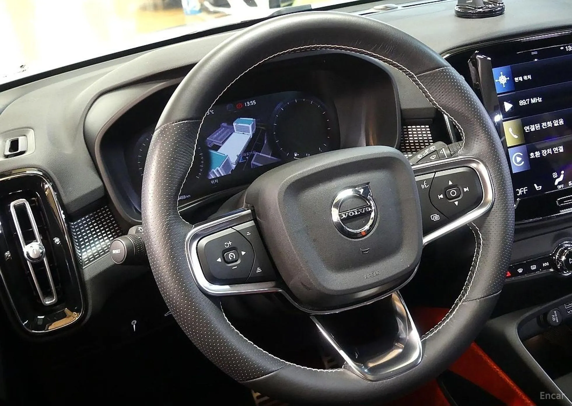 Volvo XC40 превью 10