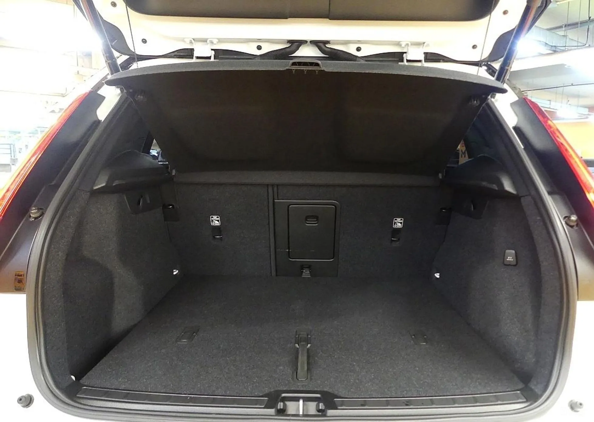 Volvo XC40 превью 19