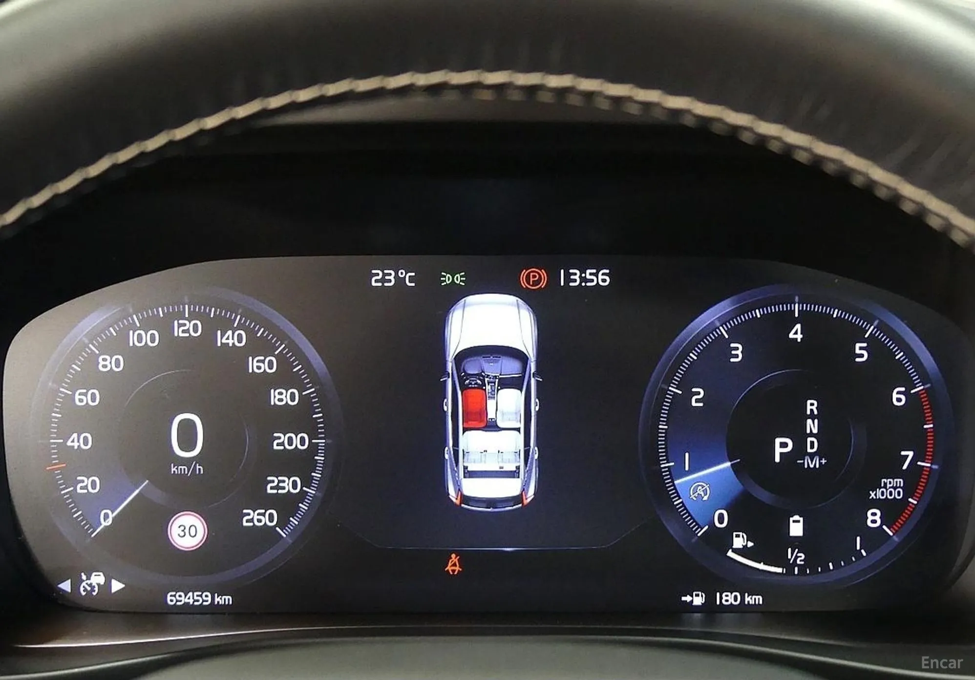 Volvo XC40 превью 6