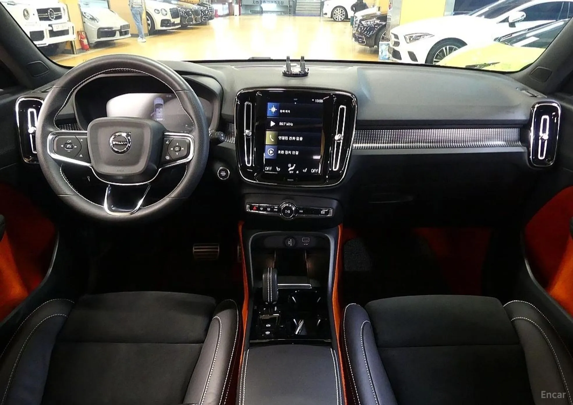 Volvo XC40 превью 7