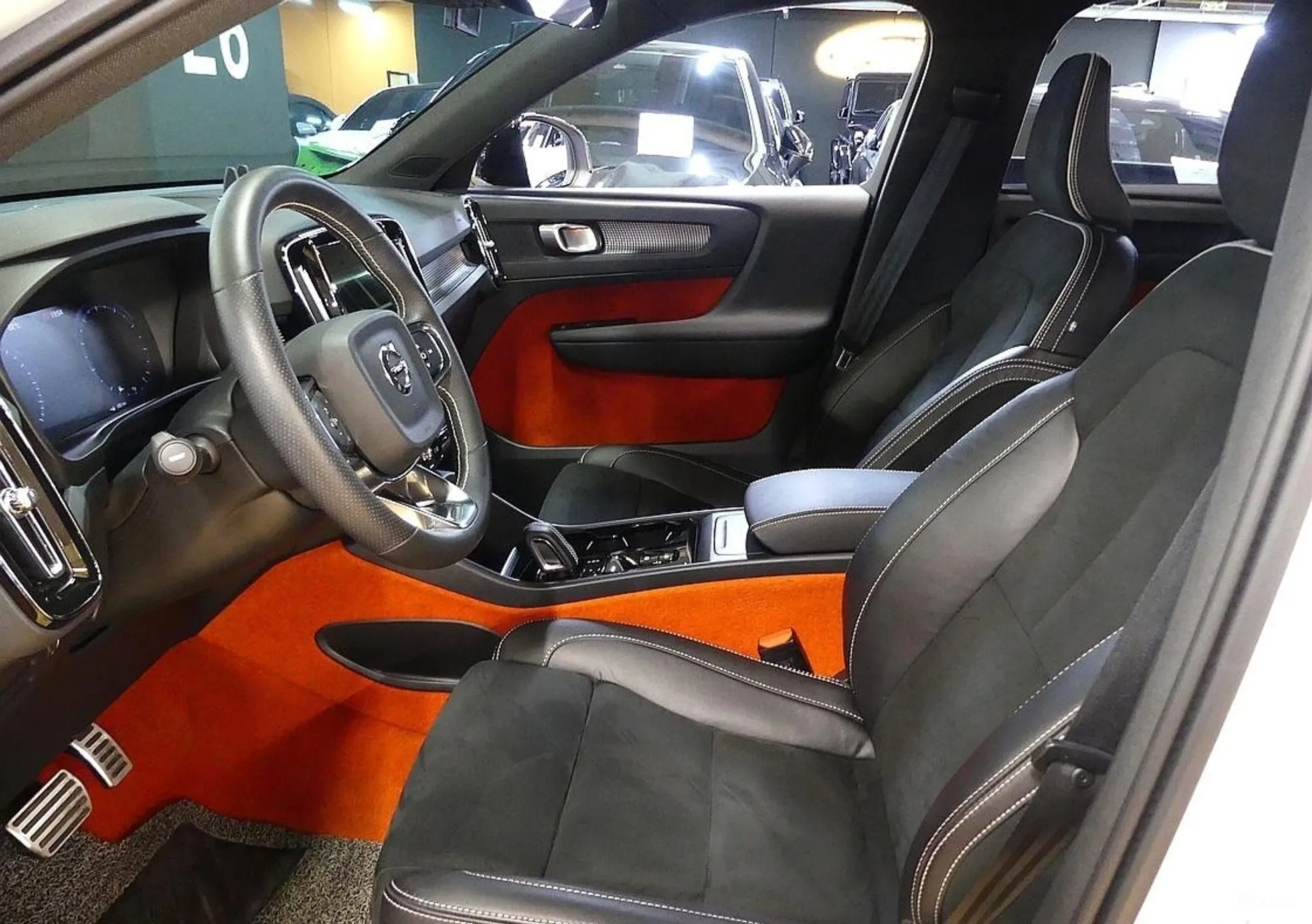Volvo XC40 превью 8