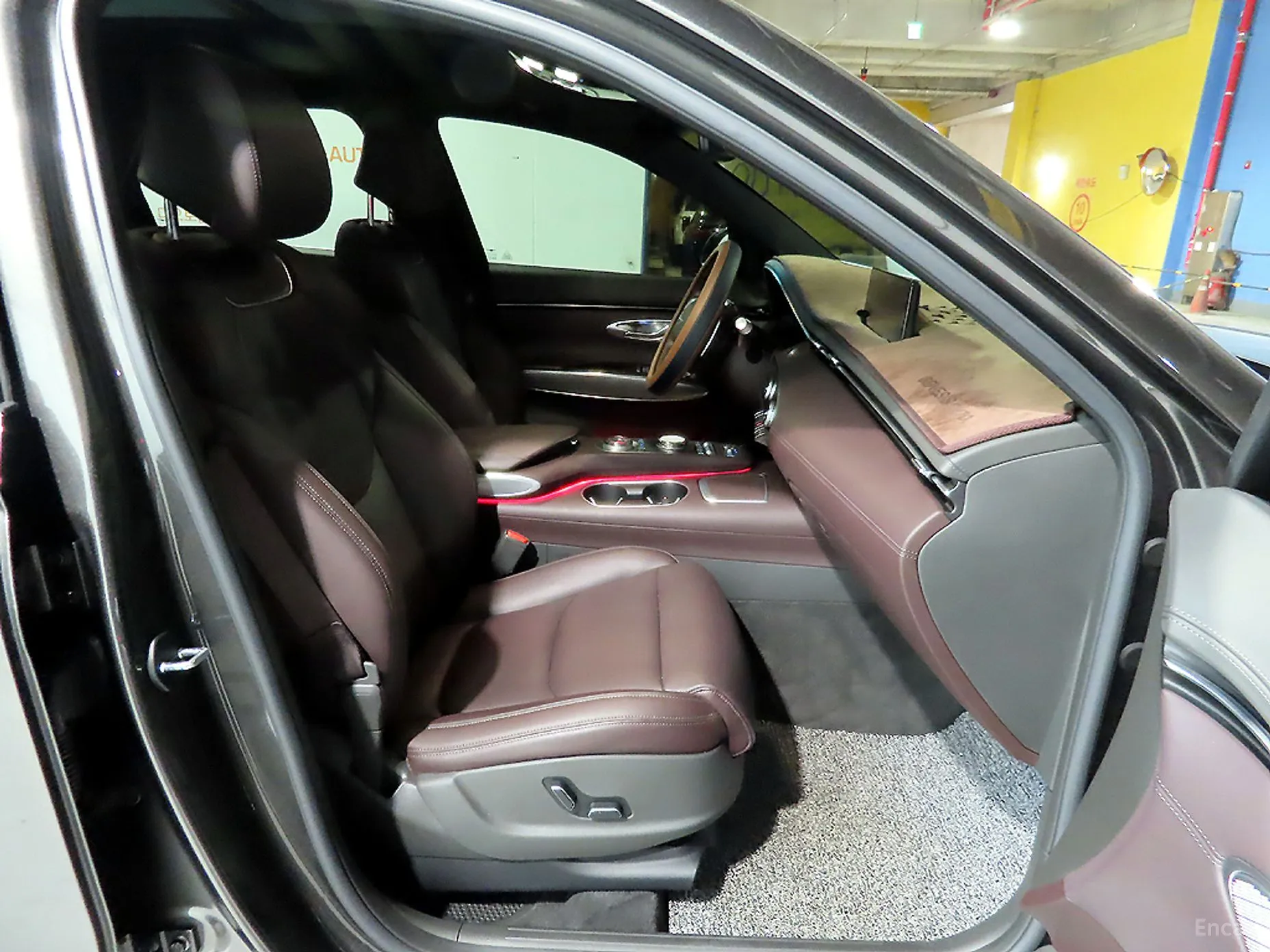 Genesis GV70 превью 15