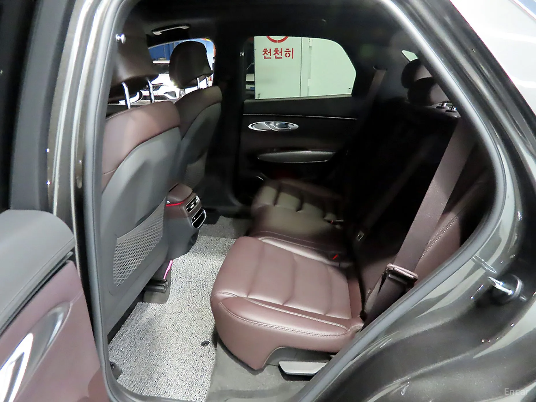 Genesis GV70 превью 17