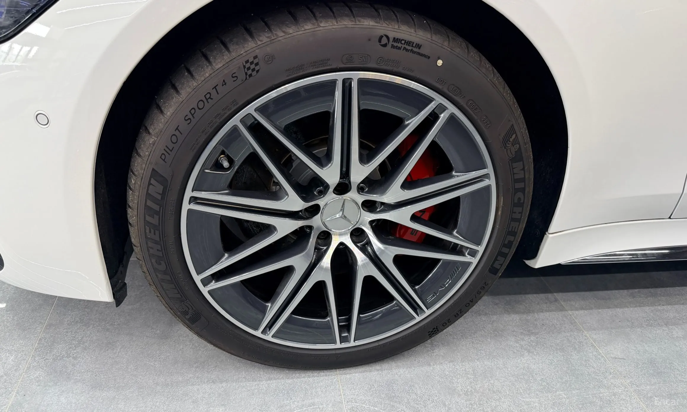Mercedes Benz AMG GT превью 5