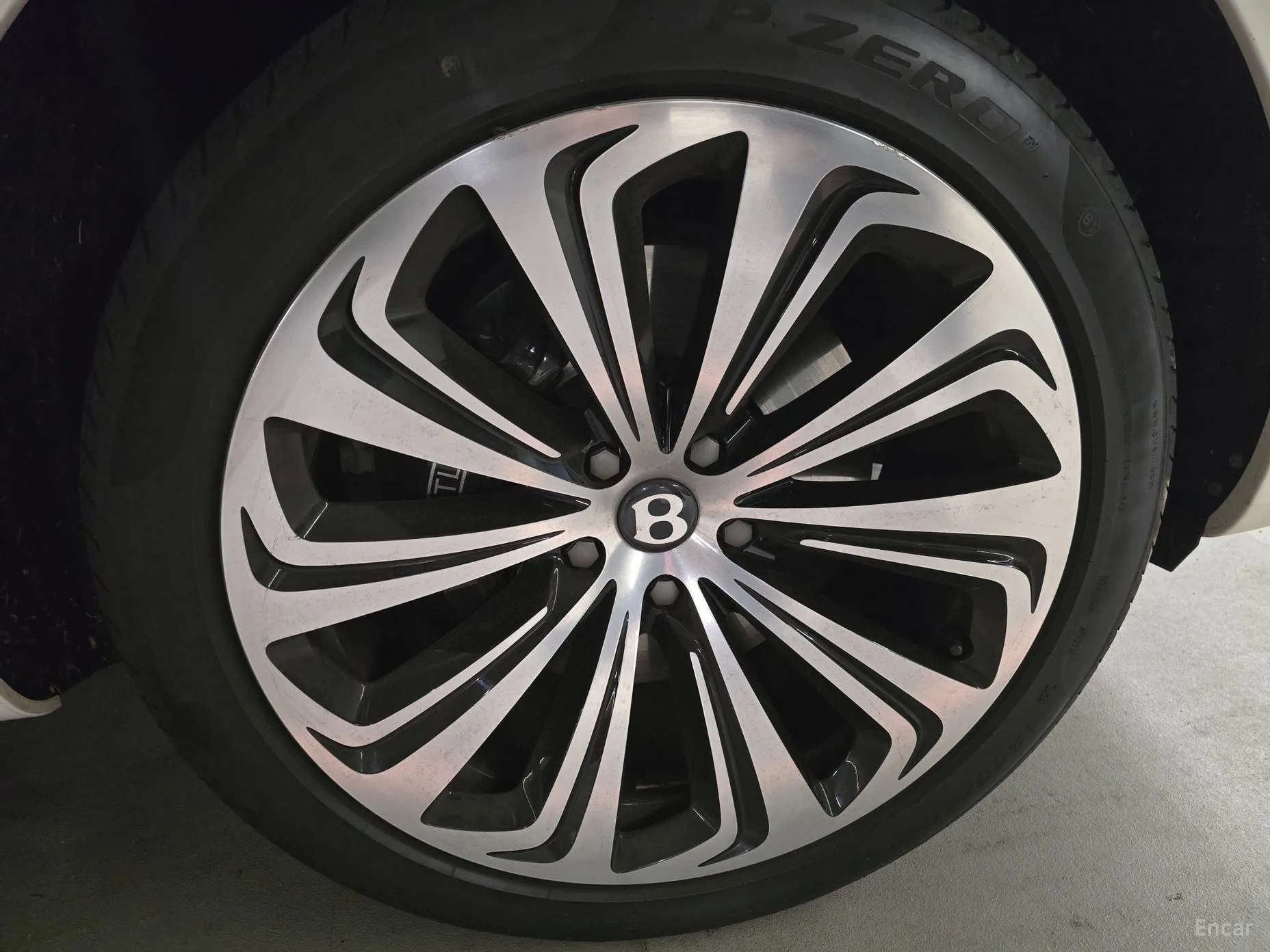 Bentley Bentayga превью 5