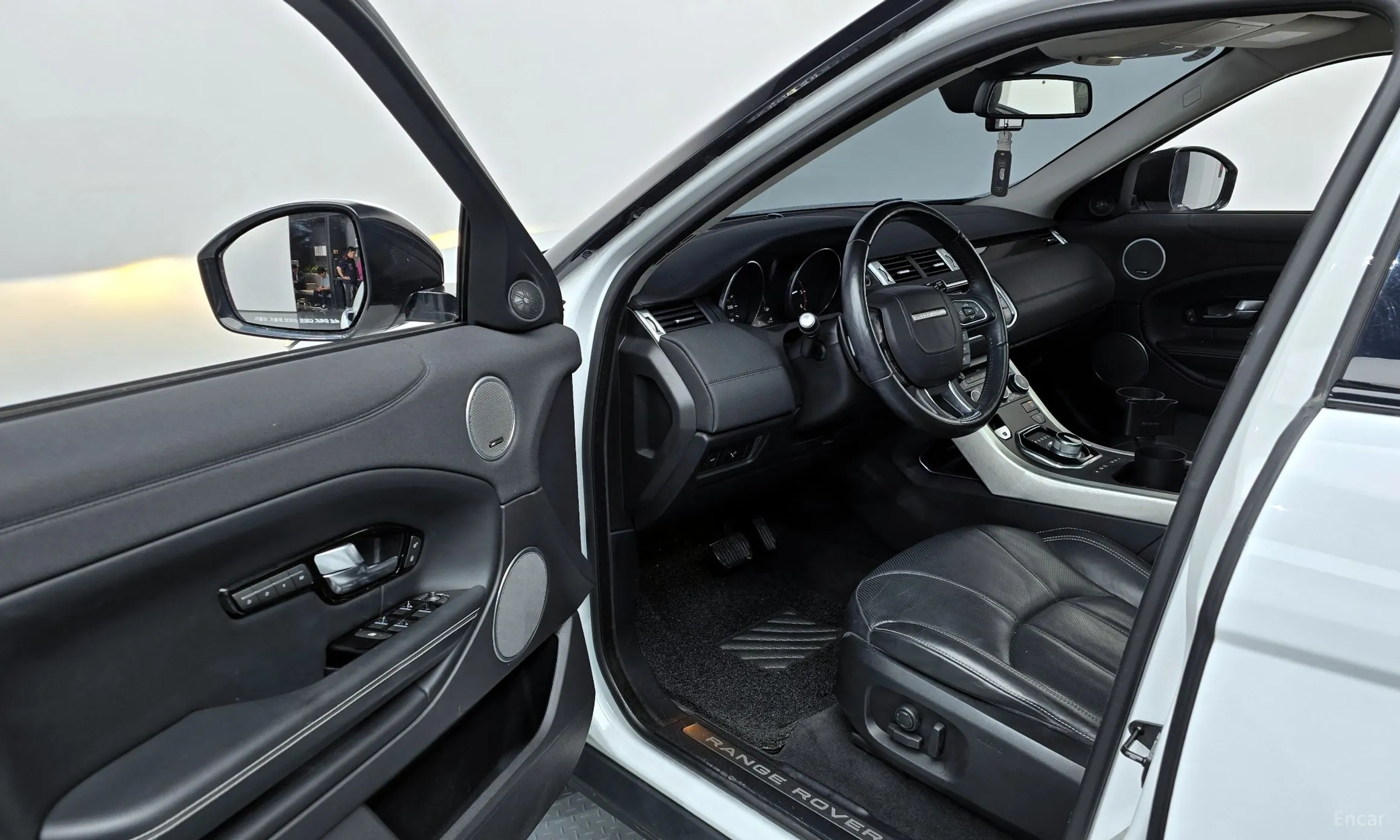 Land Rover Range Rover Evoque превью 10
