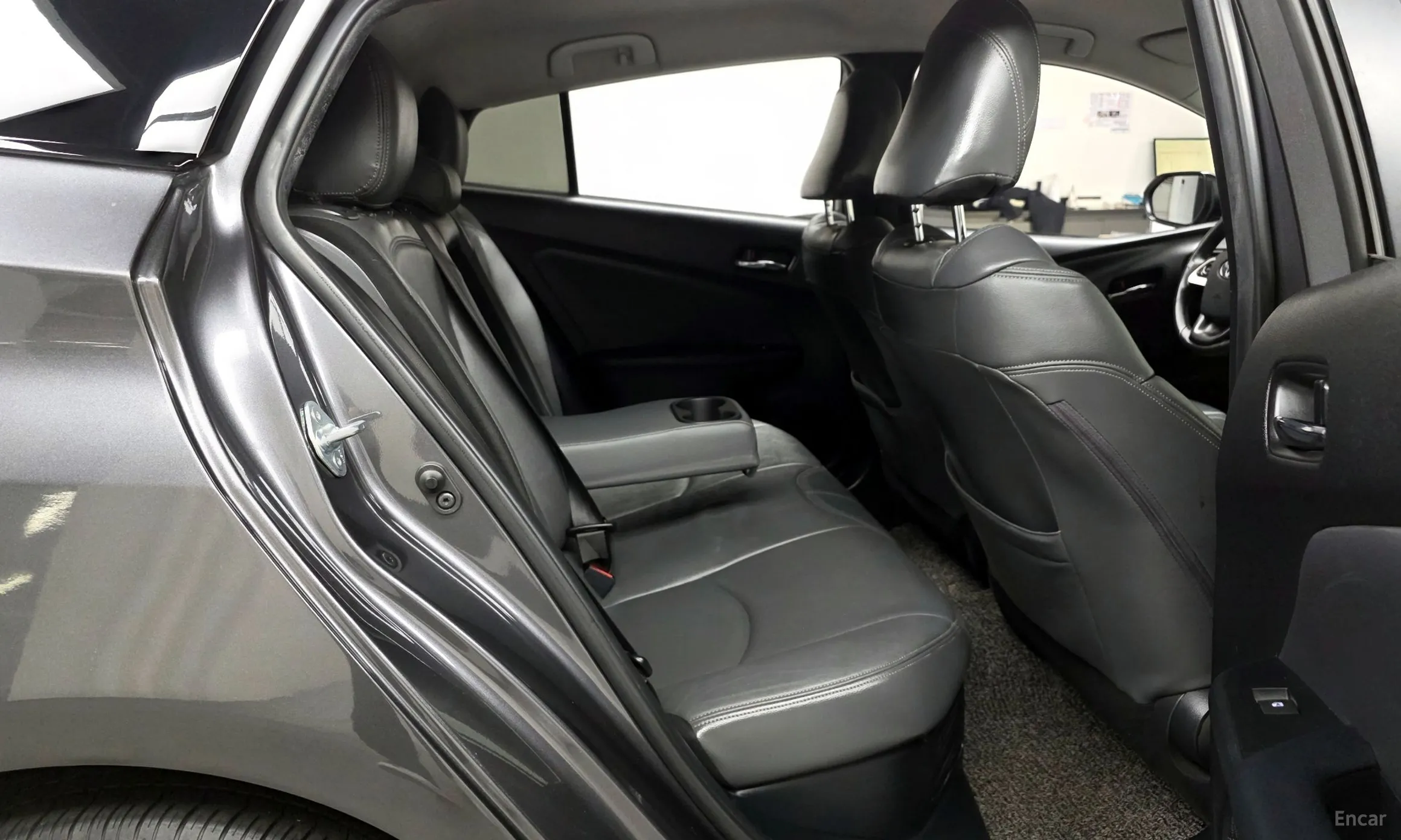 Toyota Prius 4th Generation превью 12