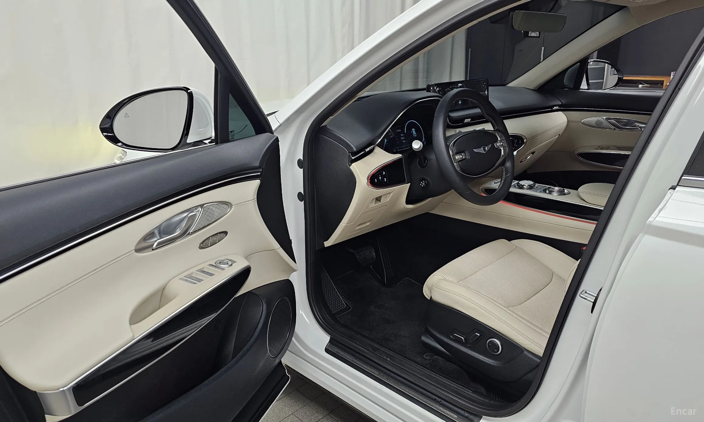 Genesis GV70 превью 10