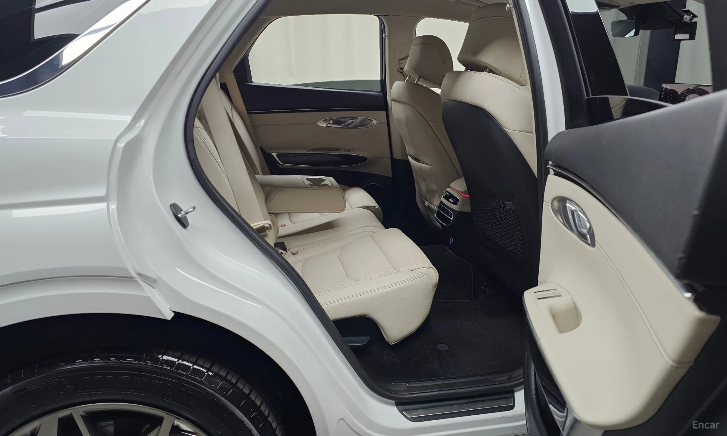 Genesis GV70 превью 12