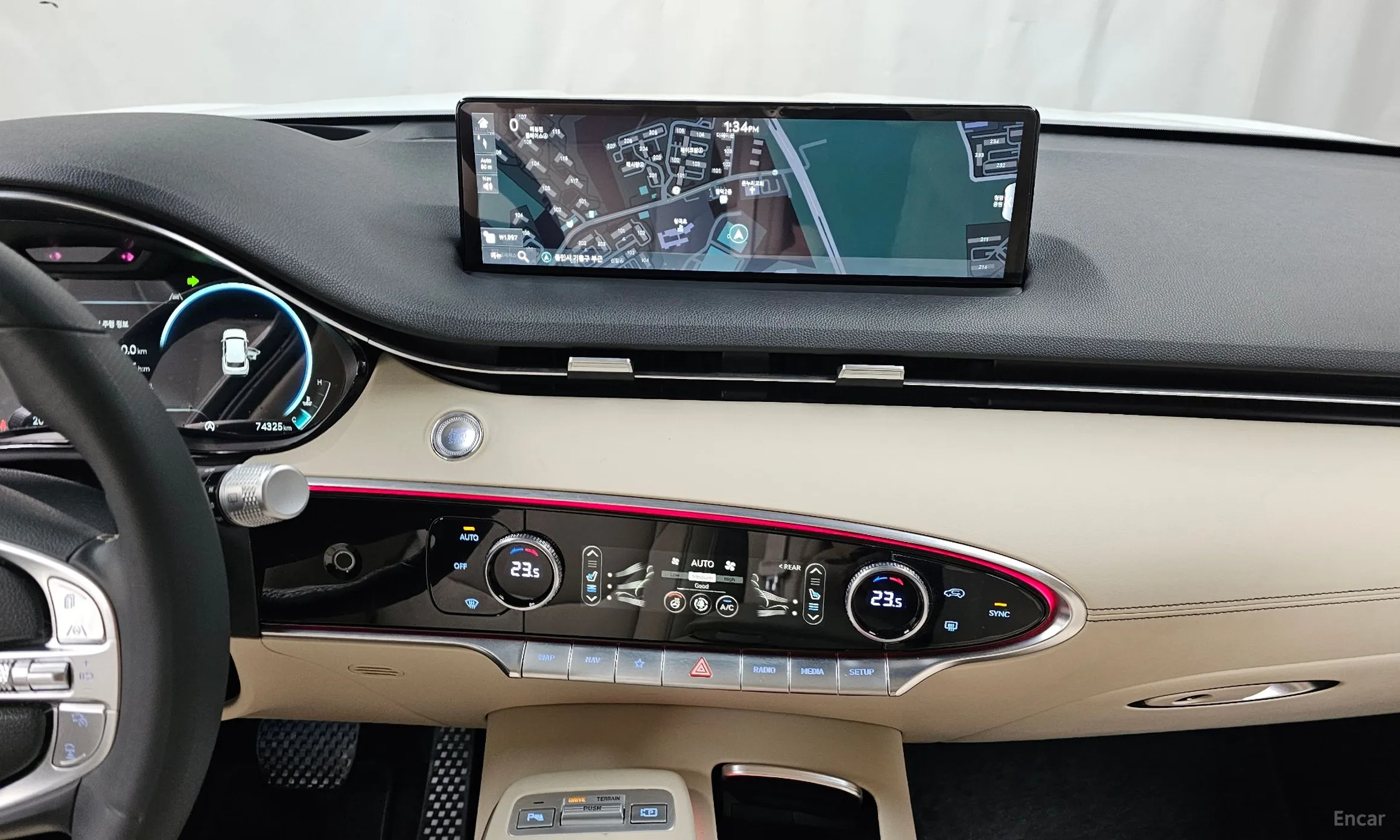 Genesis GV70 превью 15