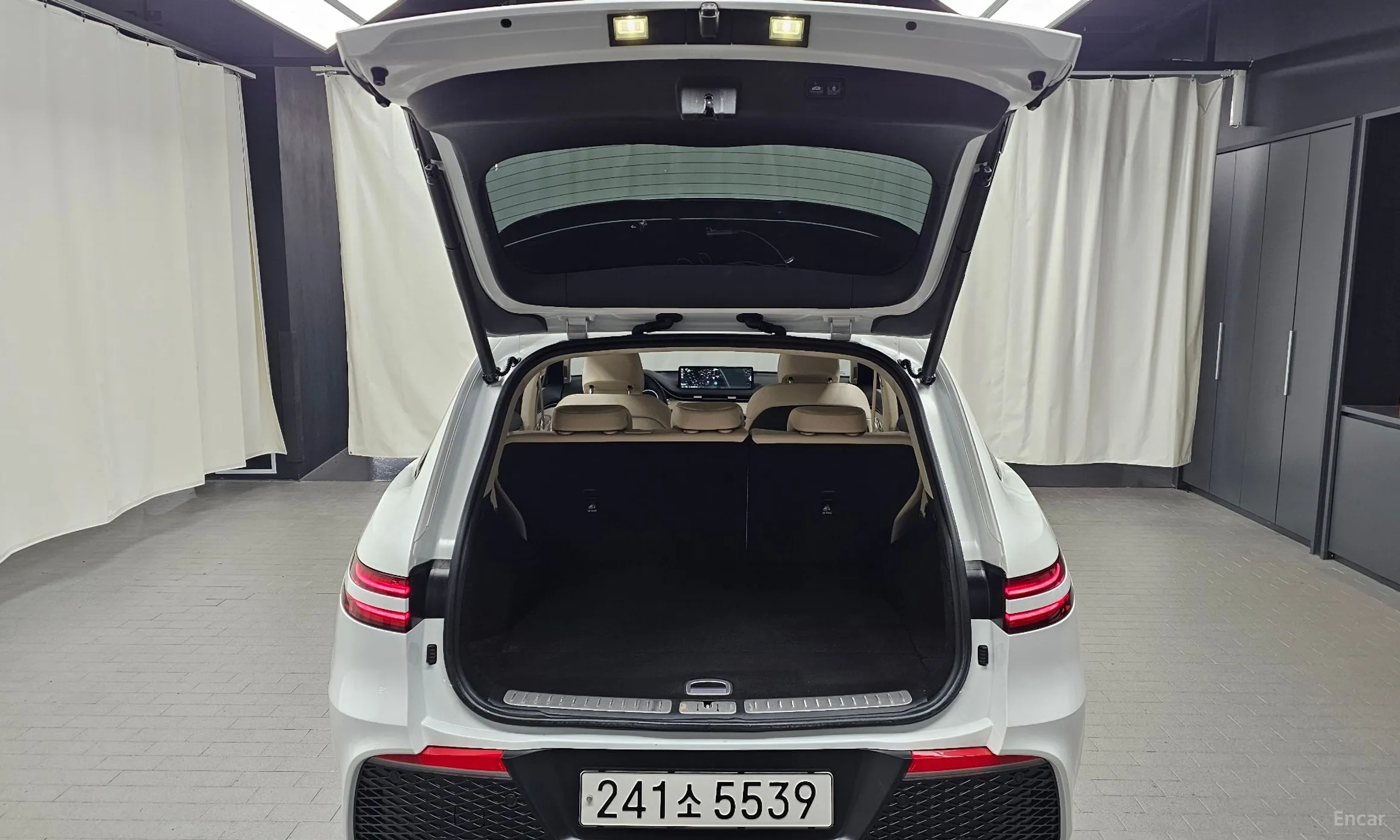 Genesis GV70 превью 20