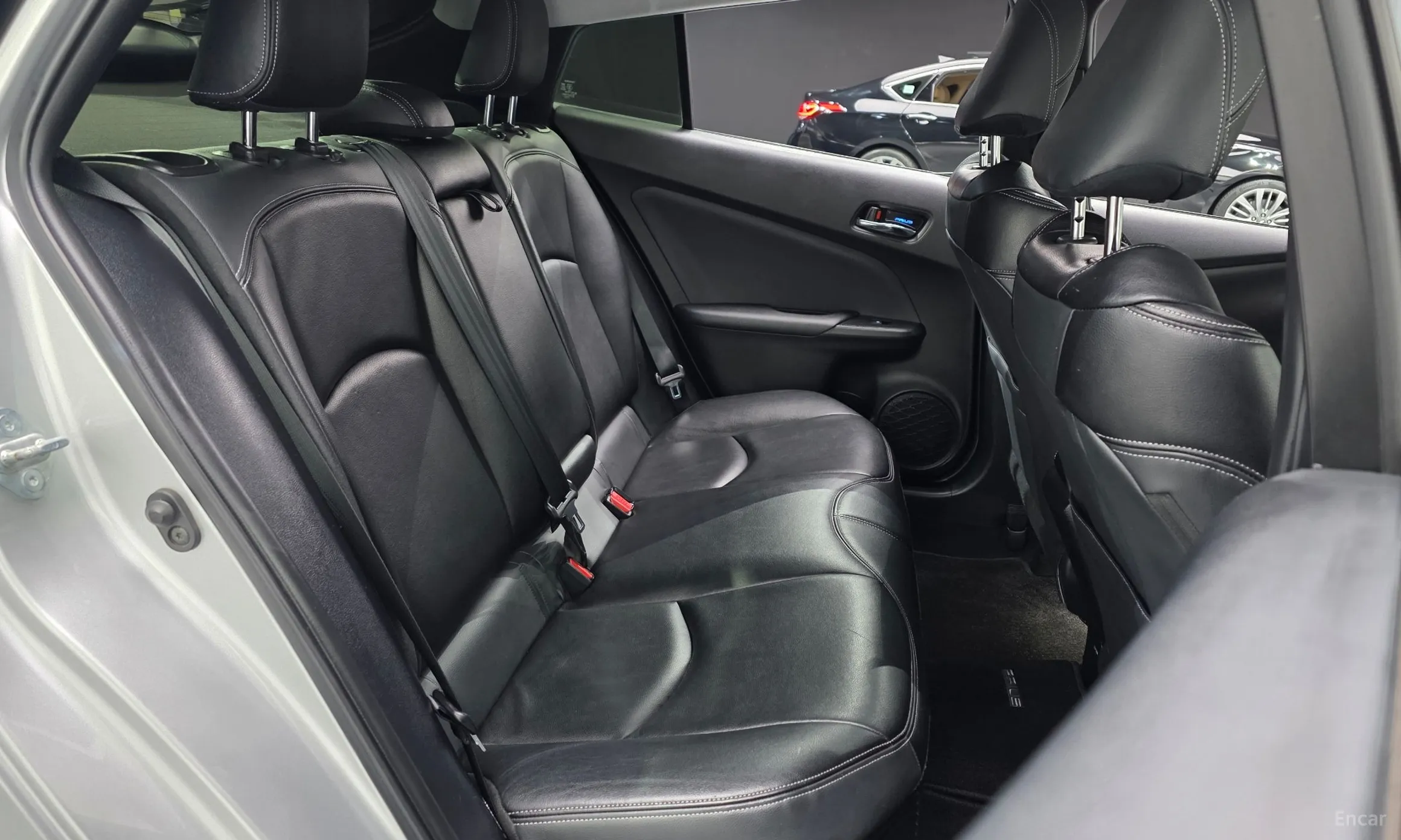 Toyota Prius 4th Generation превью 11