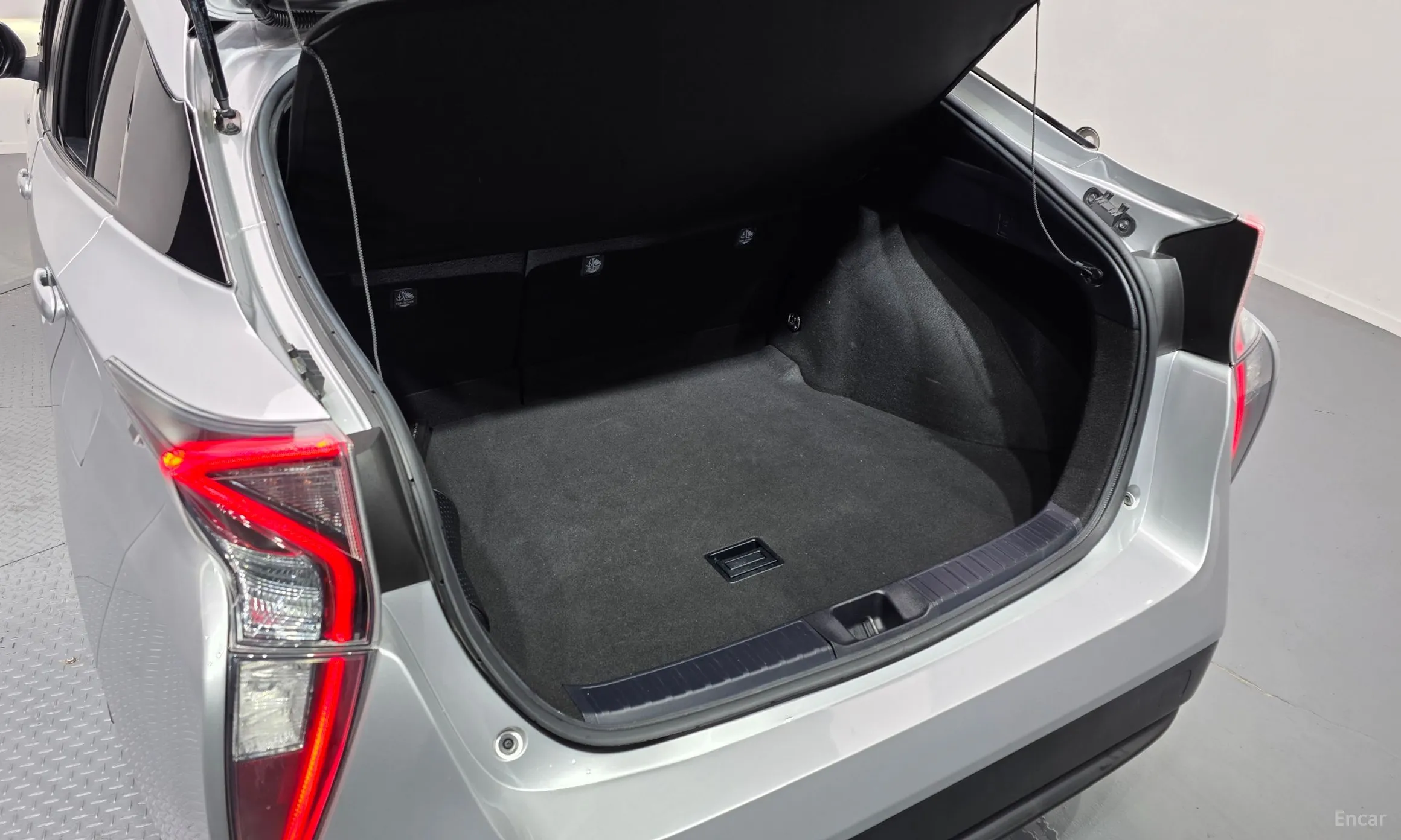 Toyota Prius 4th Generation превью 18