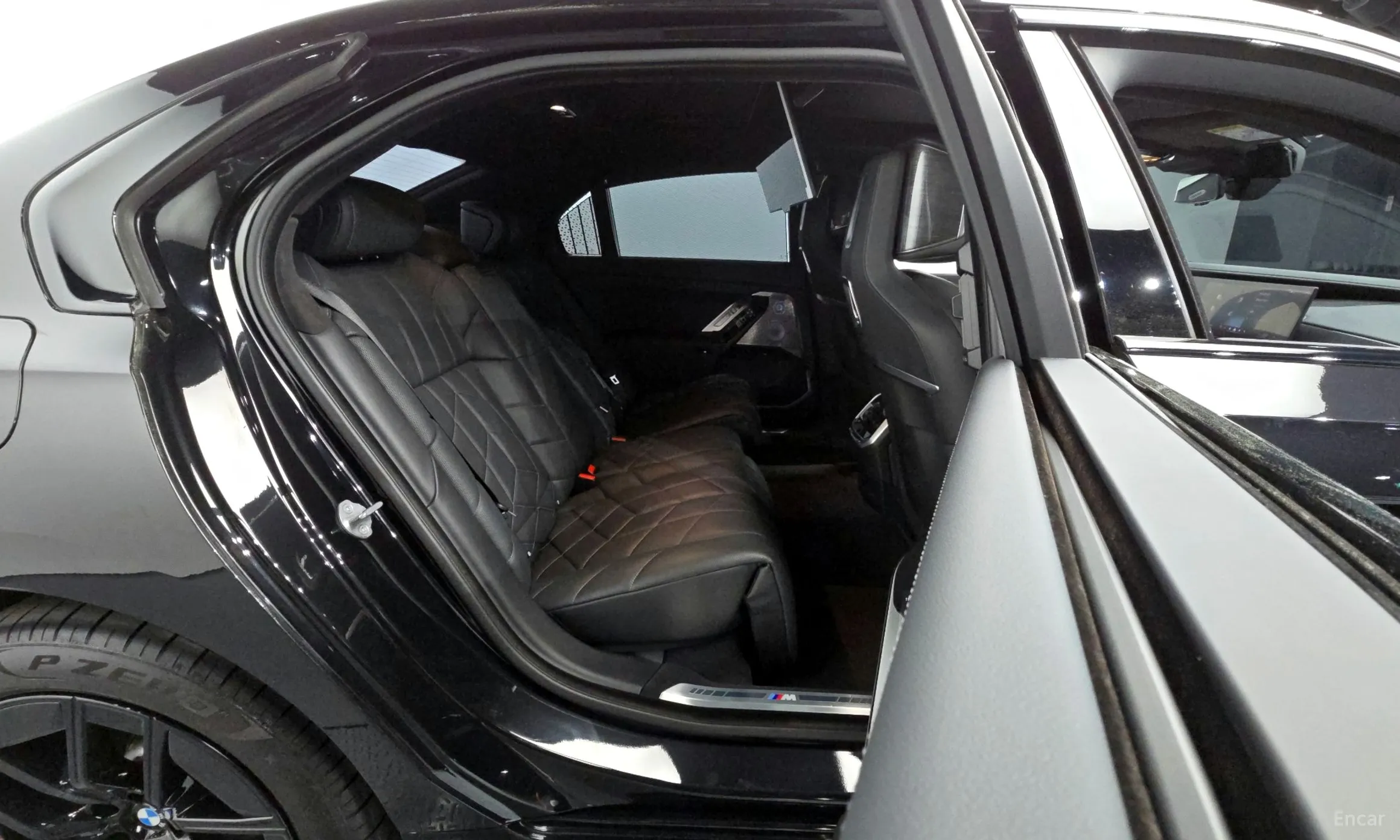 BMW 7 Series (G70) превью 11