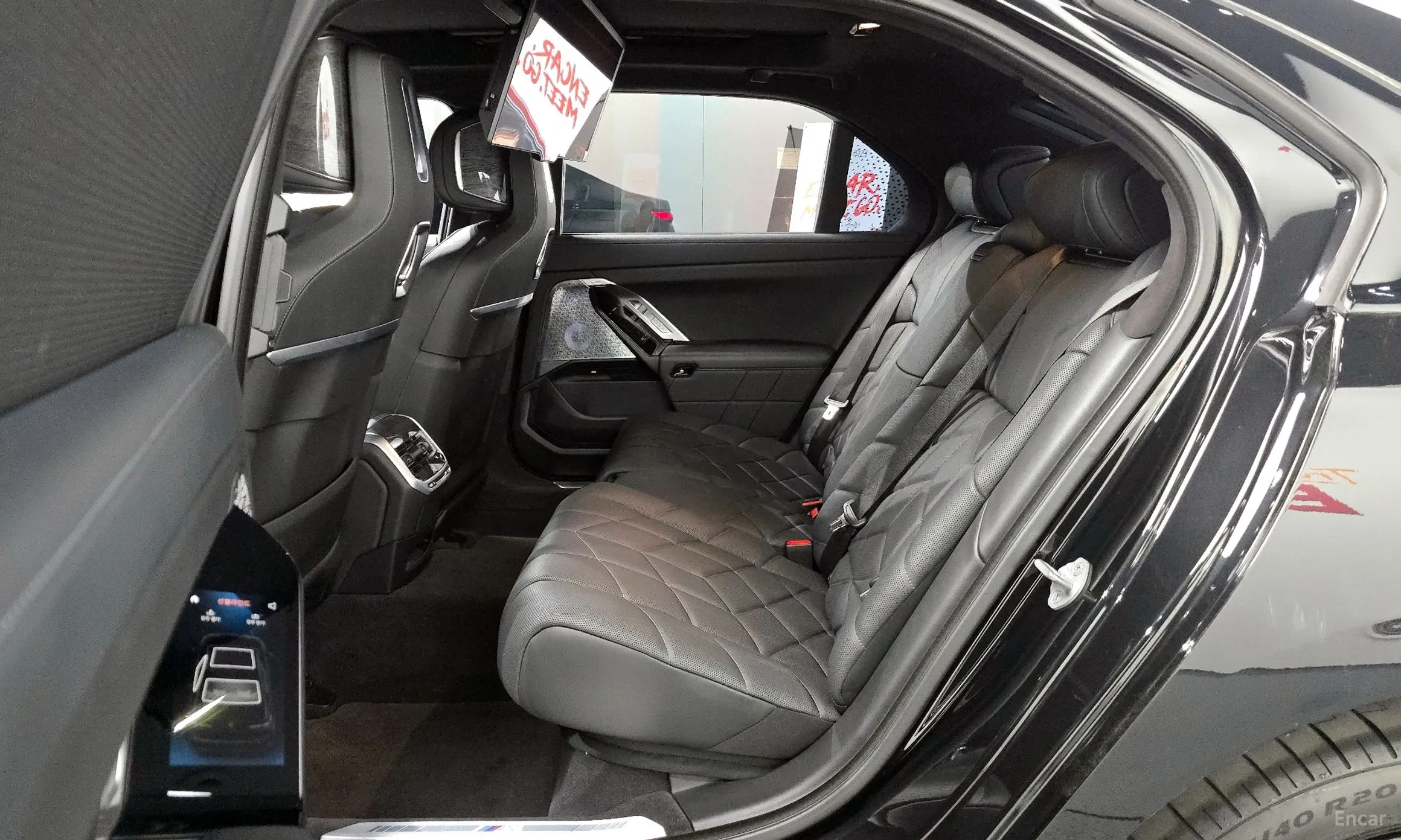 BMW 7 Series (G70) превью 12