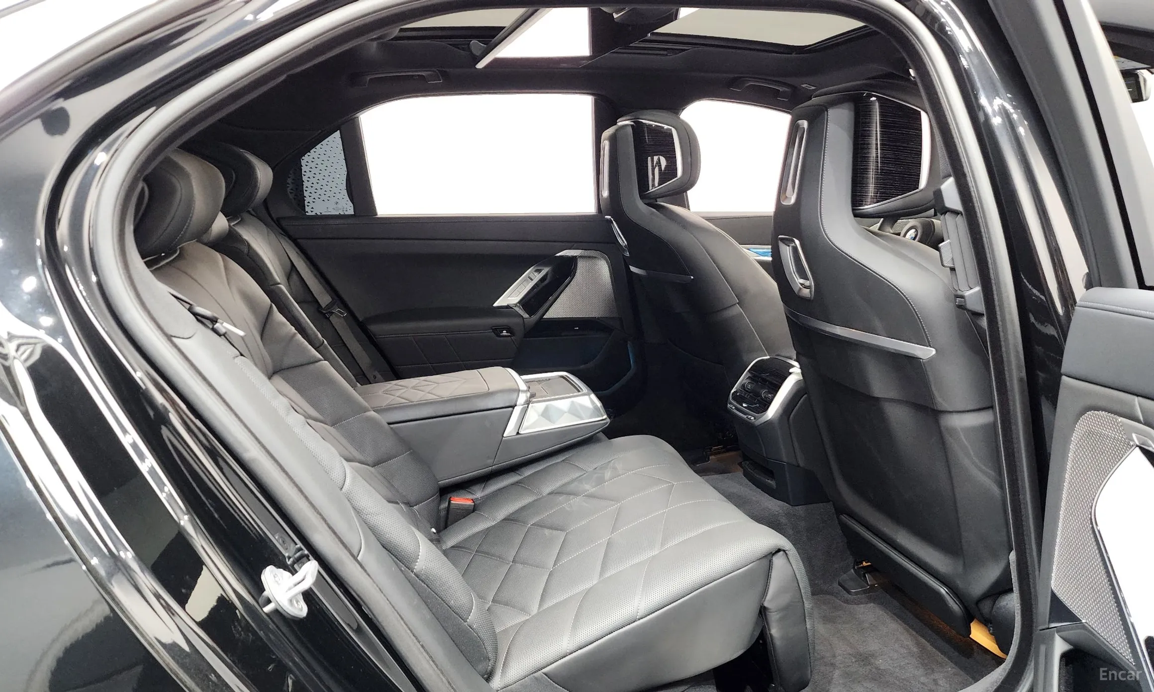 BMW 7 Series (G70) превью 11