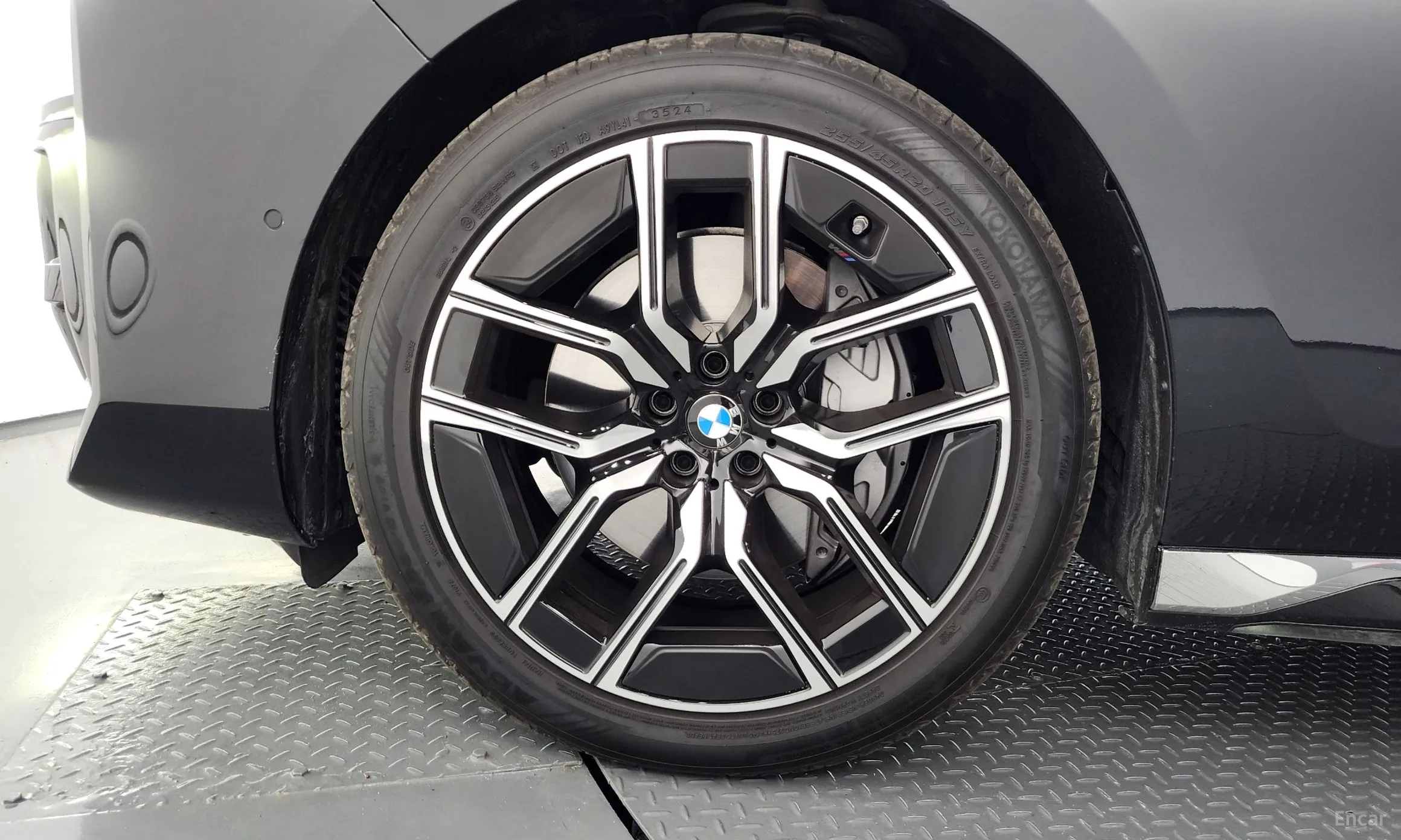 BMW 7 Series (G70) превью 5