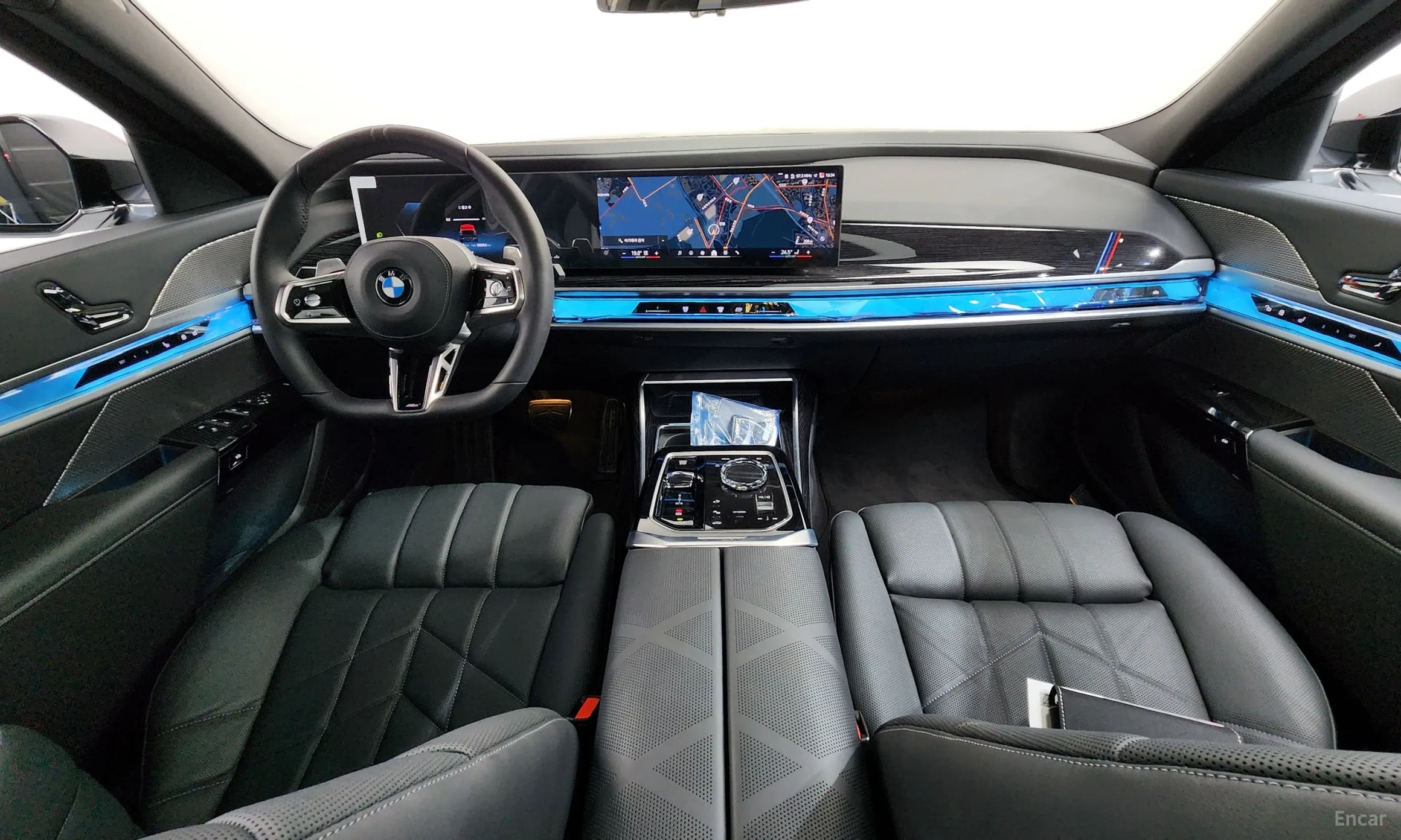 BMW 7 Series (G70) превью 7
