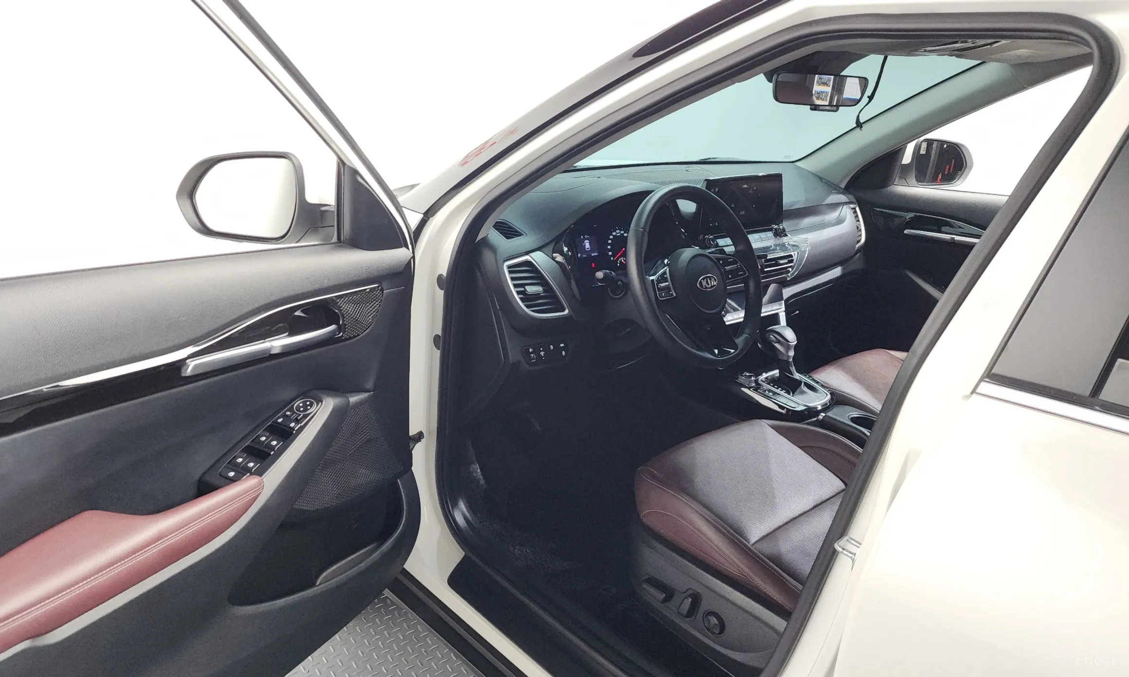 Kia Seltos превью 10