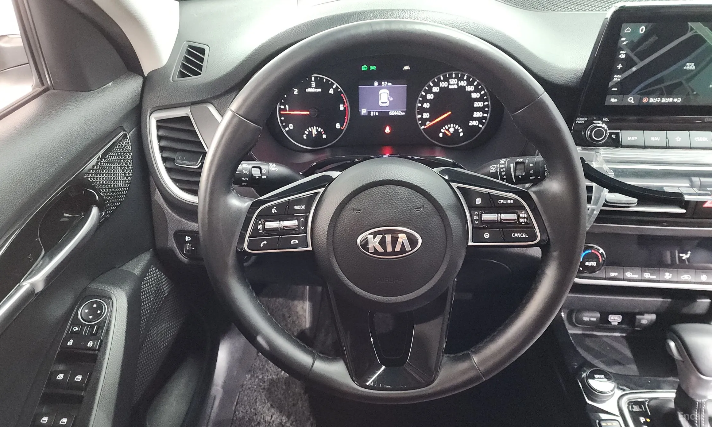 Kia Seltos превью 13