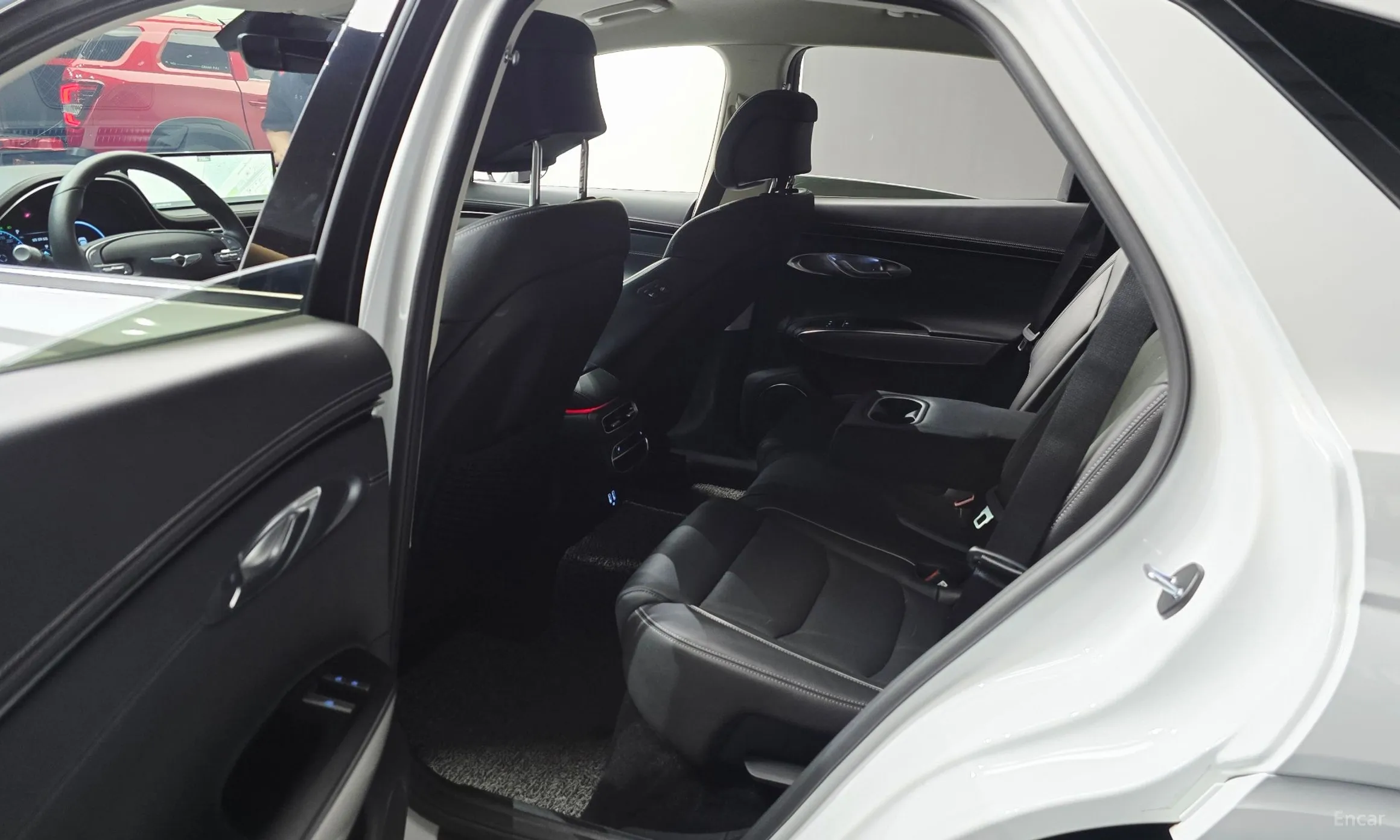 Genesis GV70 превью 11