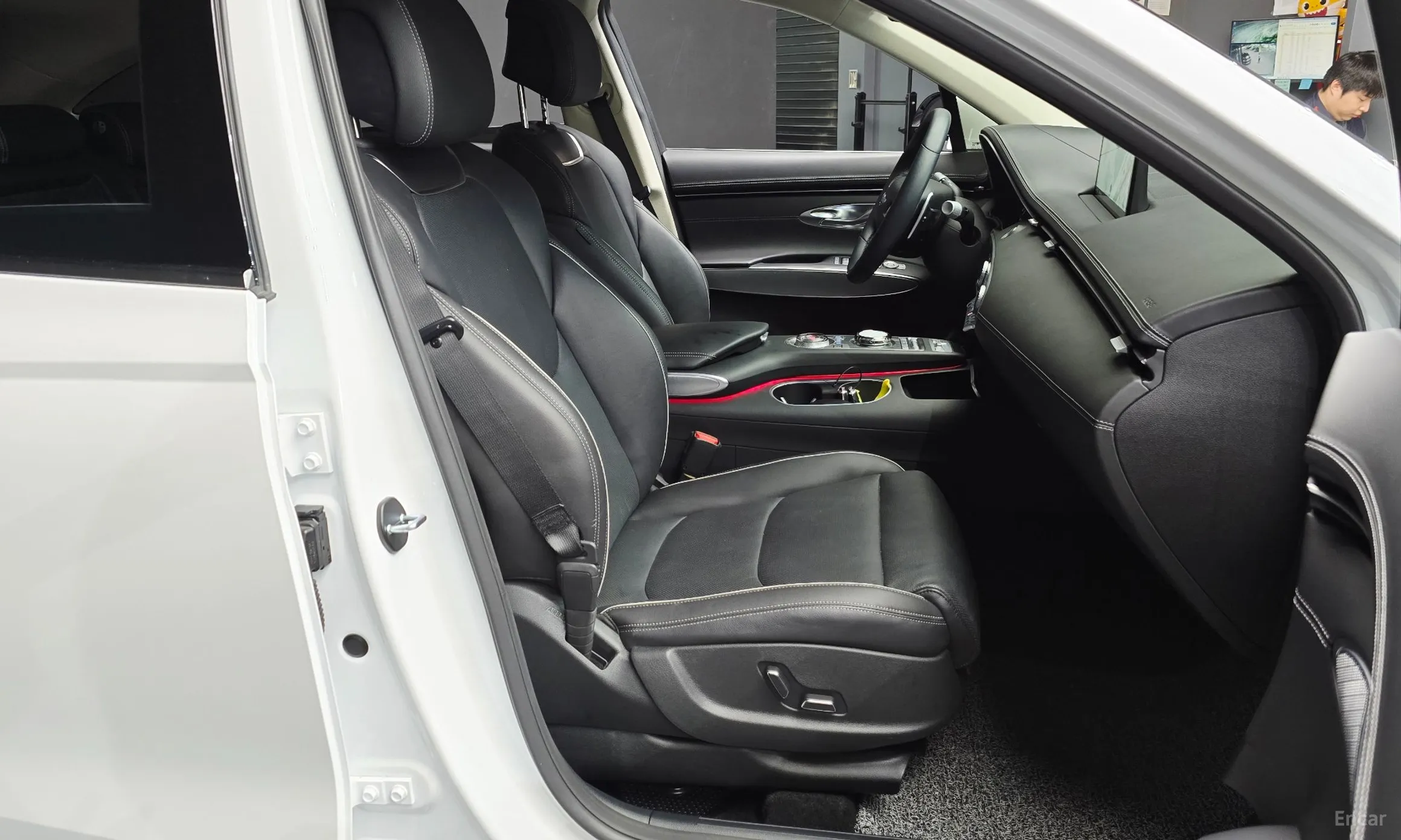 Genesis GV70 превью 12