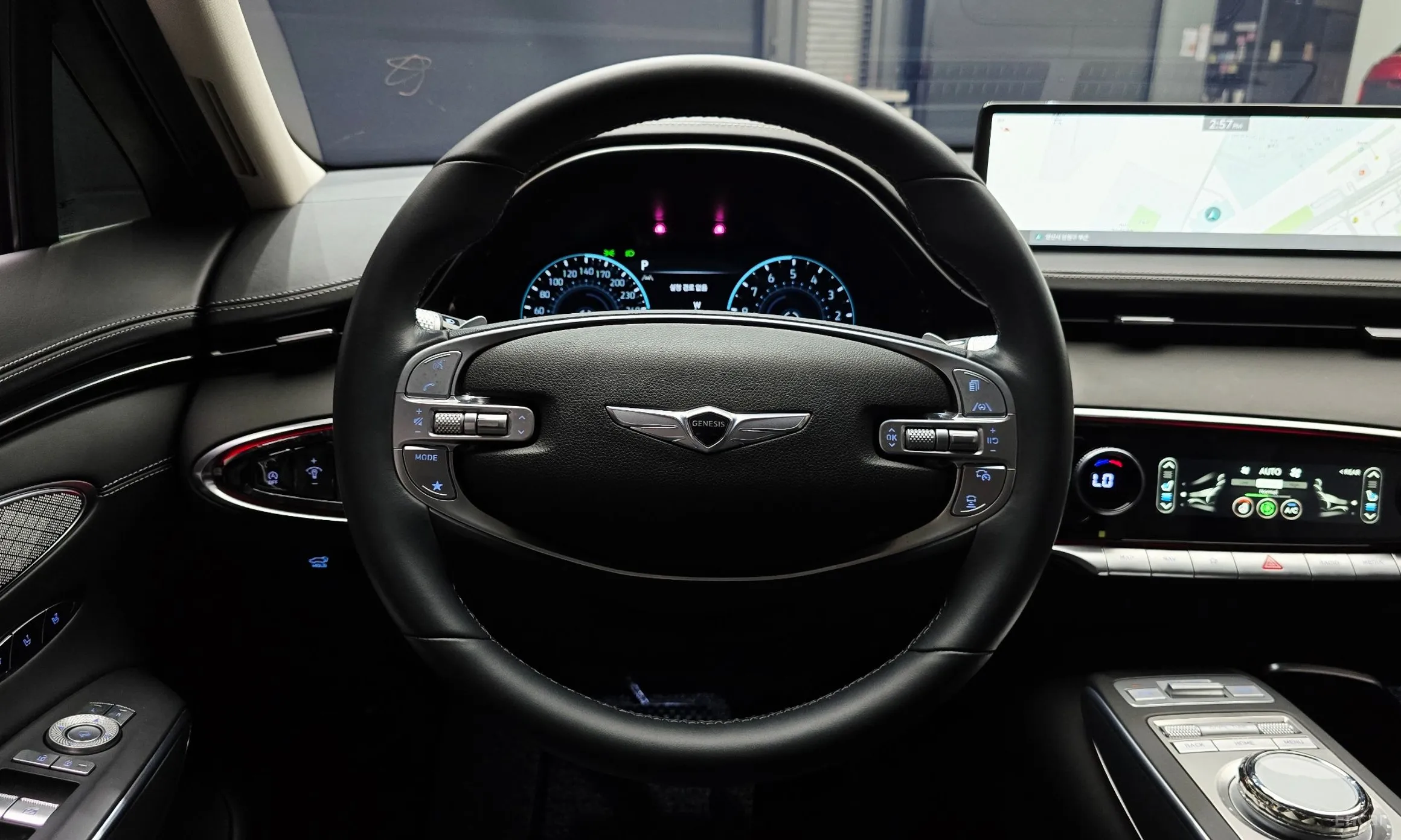 Genesis GV70 превью 13