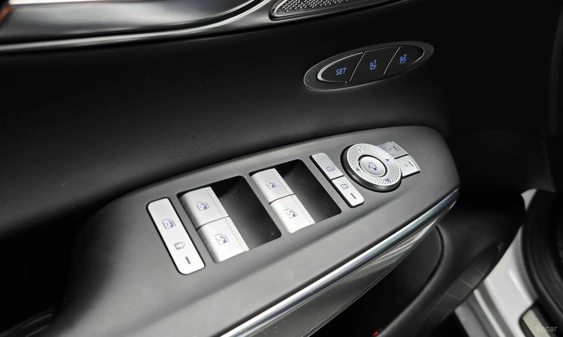 Genesis GV70 превью 14