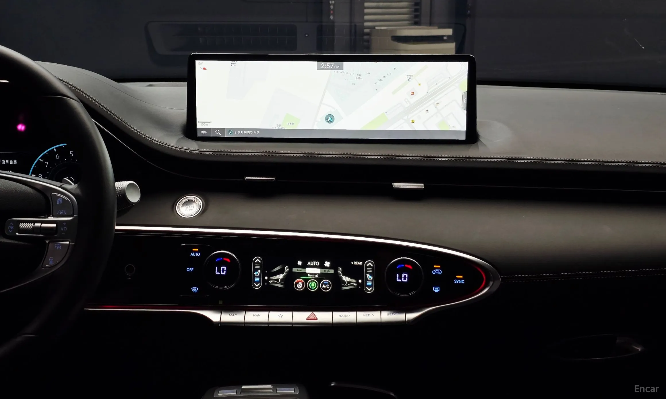 Genesis GV70 превью 18