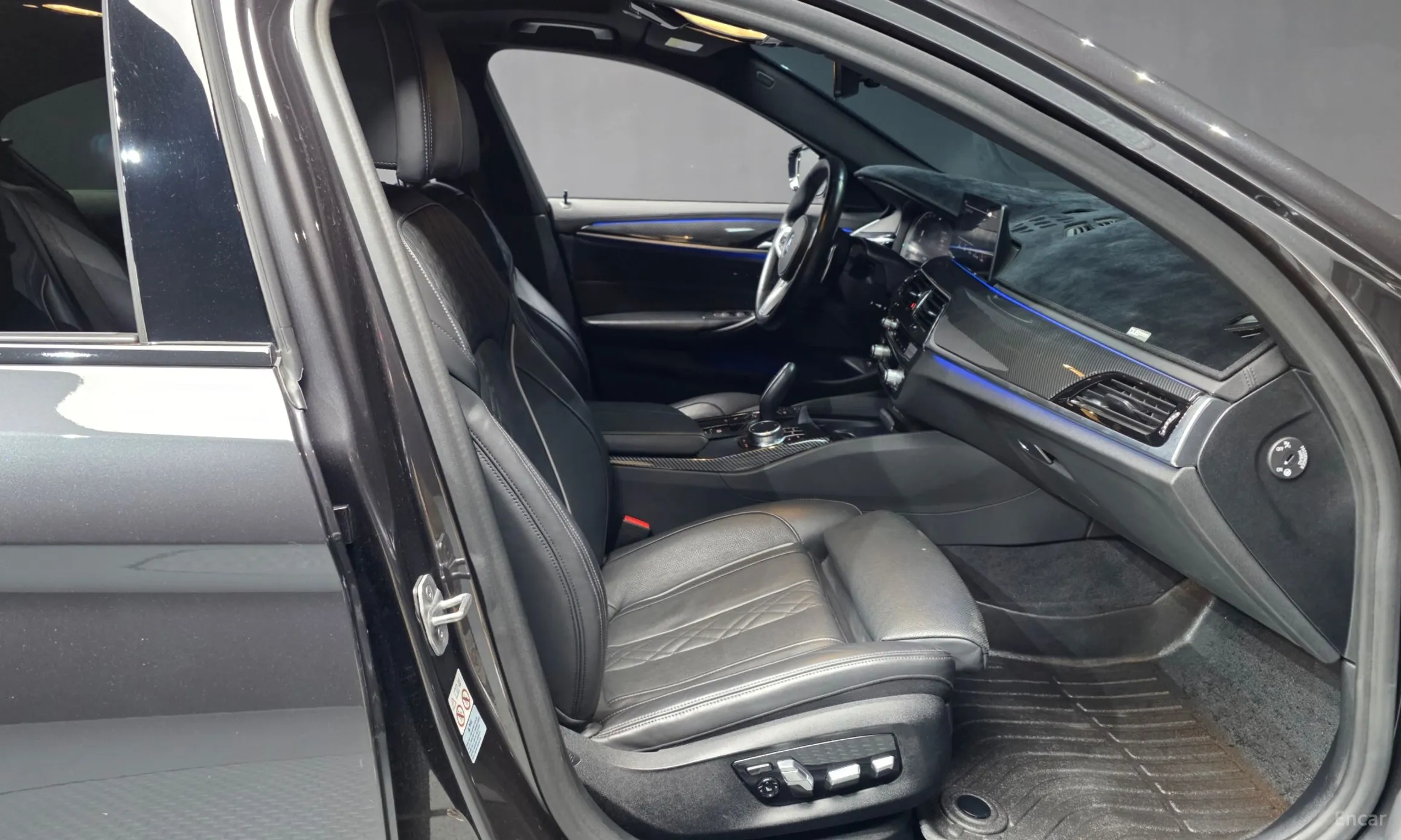 BMW 5 Series (G30) превью 11