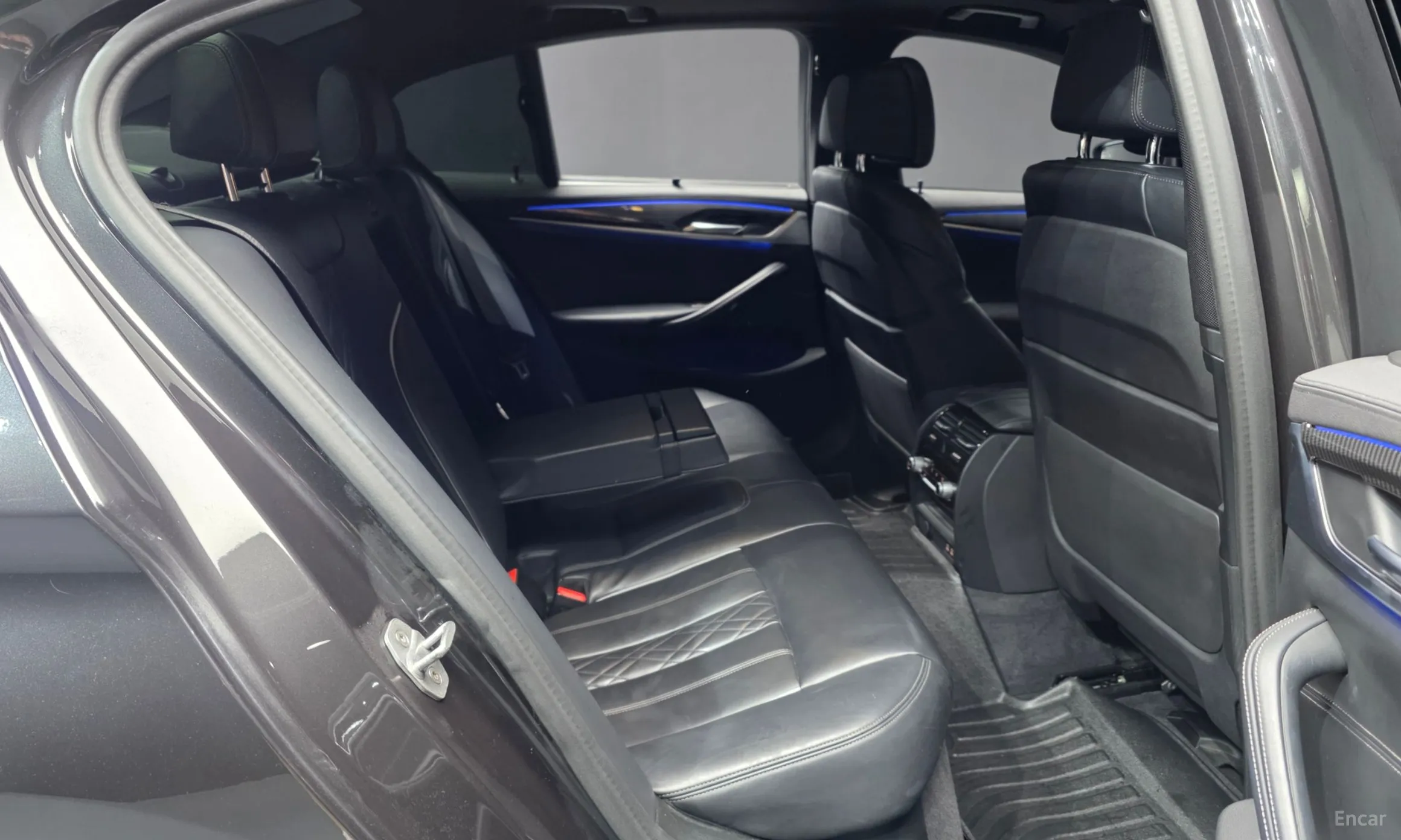 BMW 5 Series (G30) превью 12