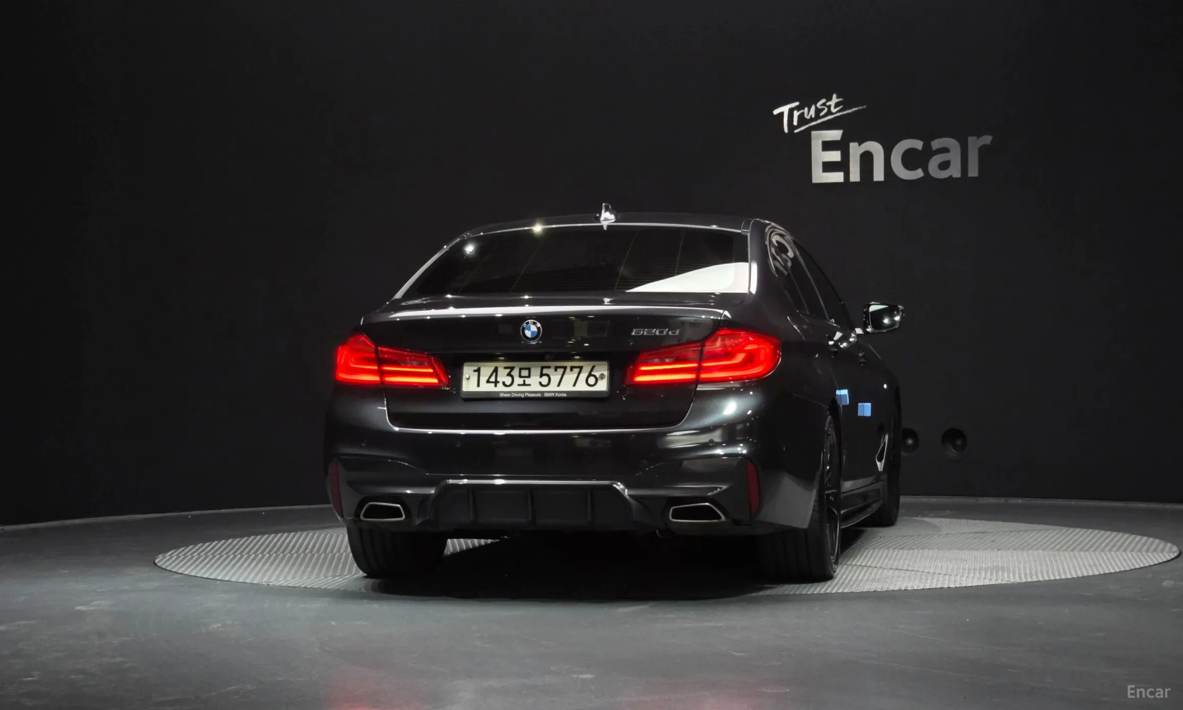 BMW 5 Series (G30) превью 4