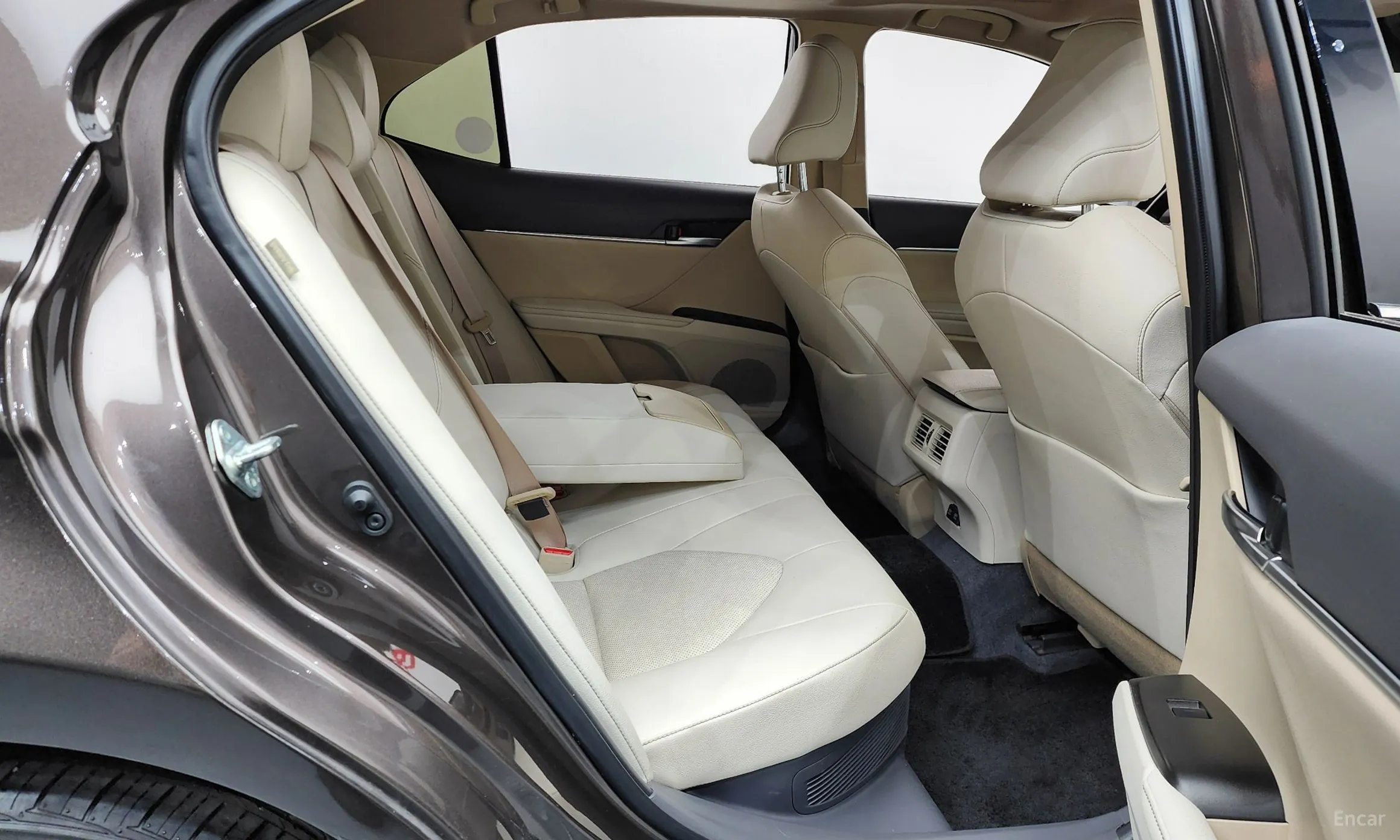 Toyota Camry (XV70) превью 11