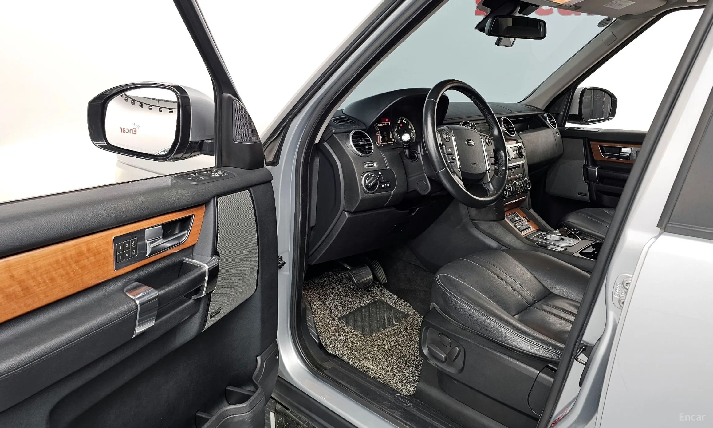 Land Rover Discovery 4 превью 10