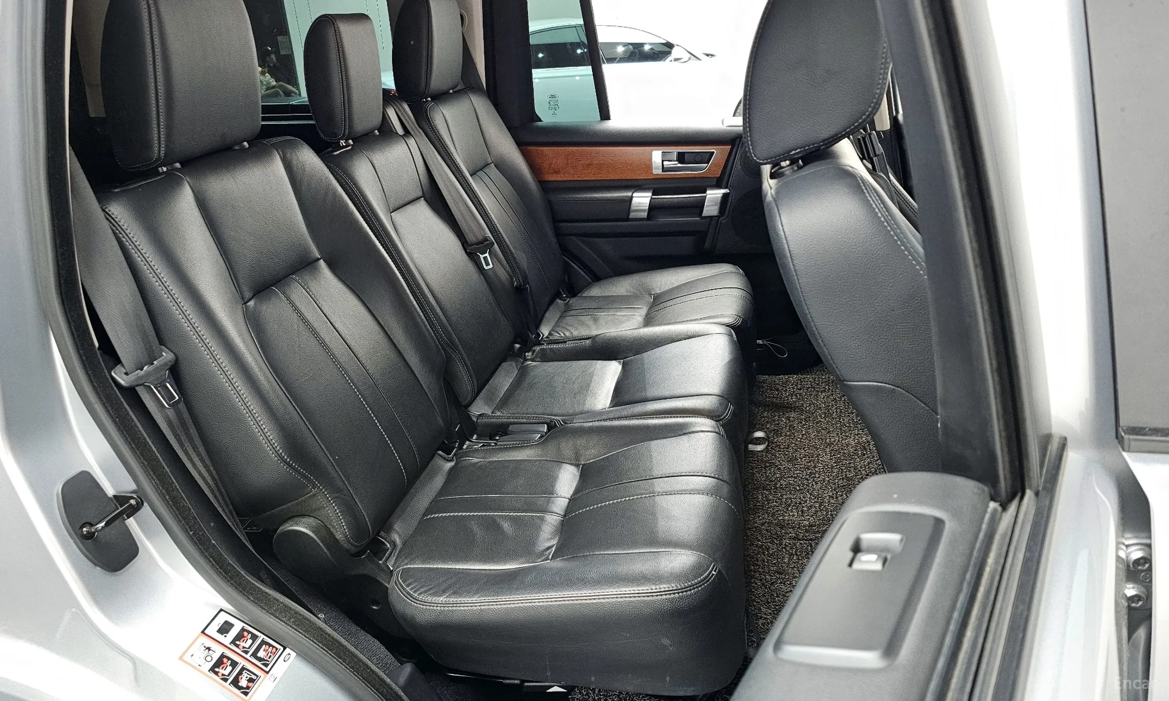 Land Rover Discovery 4 превью 11
