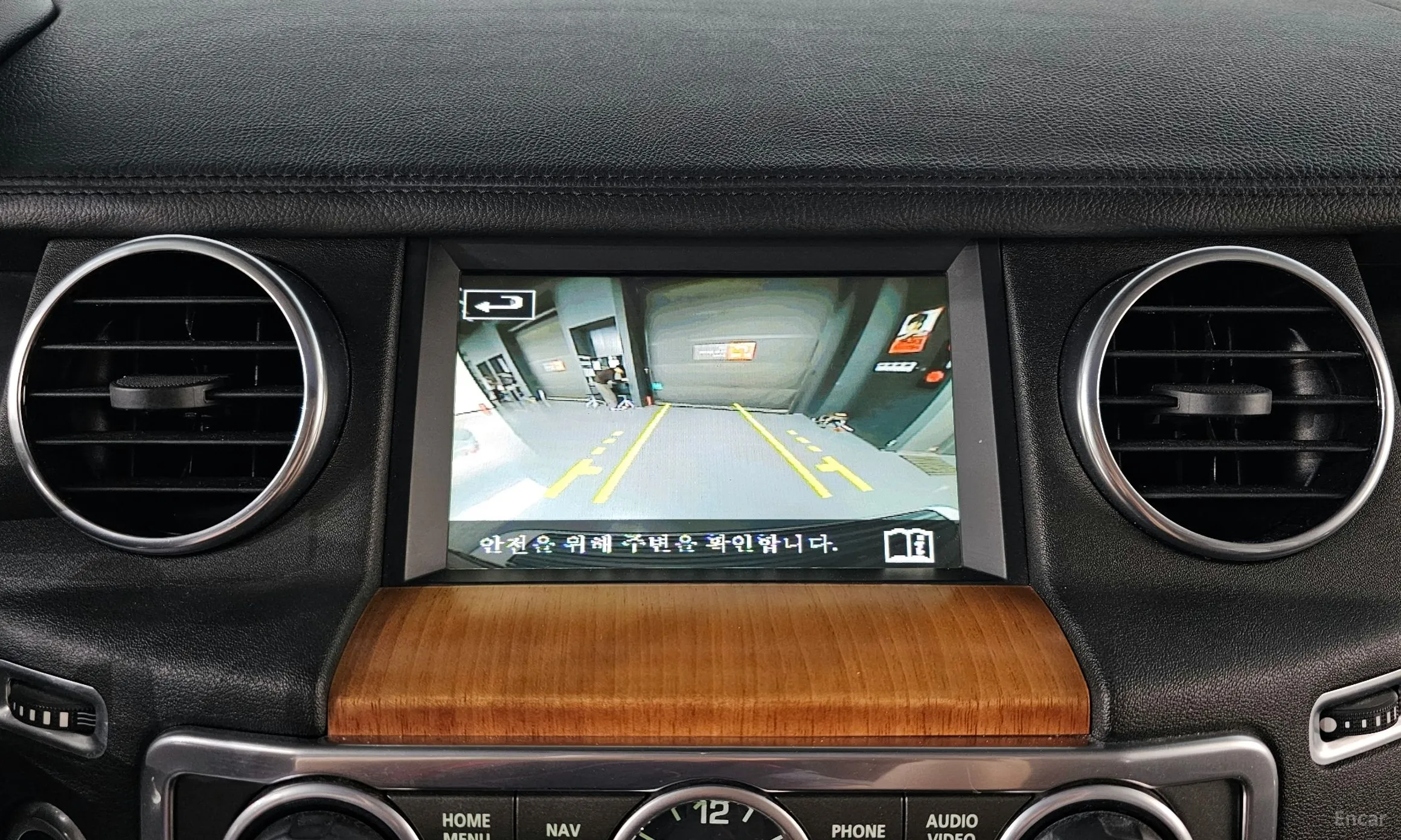 Land Rover Discovery 4 превью 14