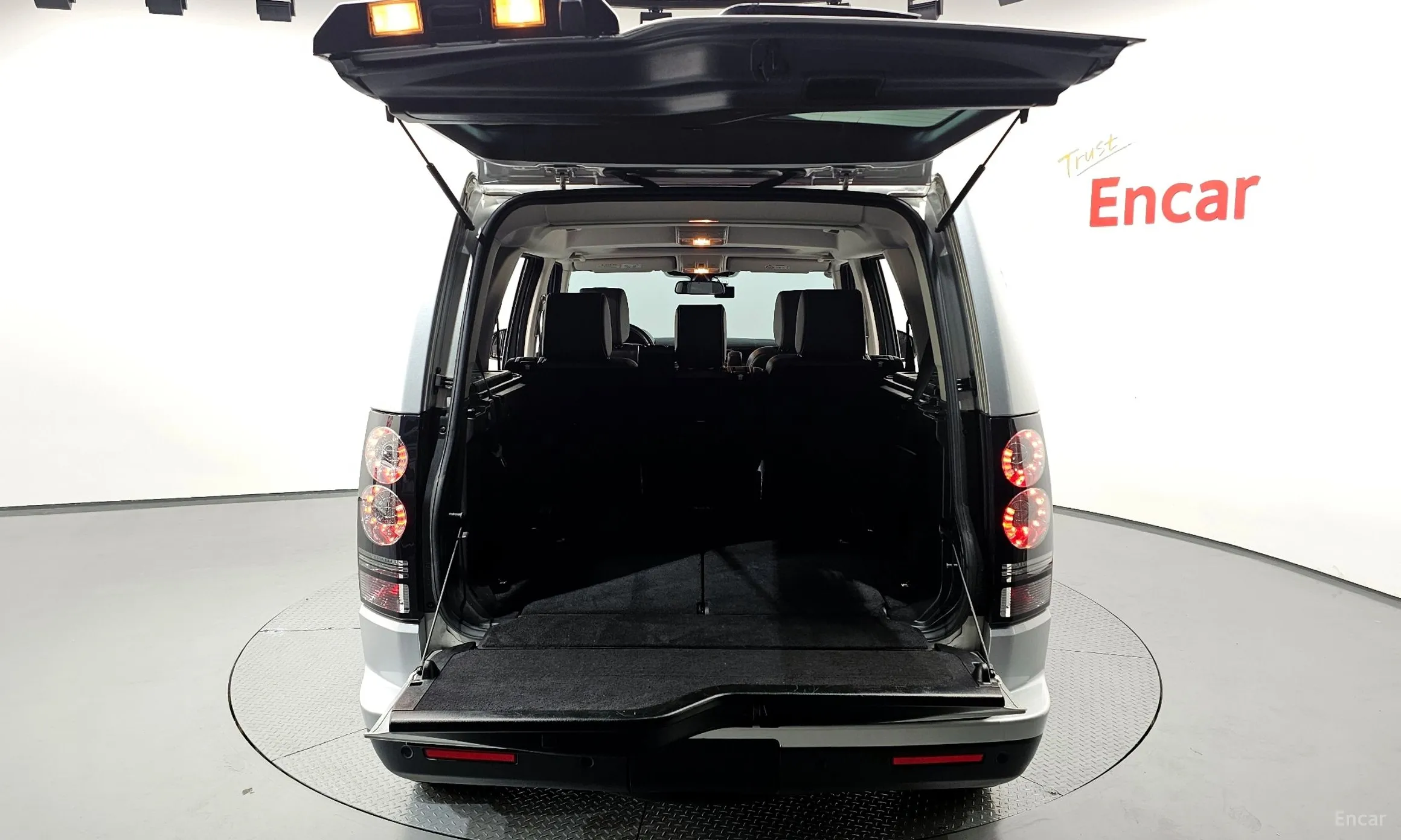 Land Rover Discovery 4 превью 20